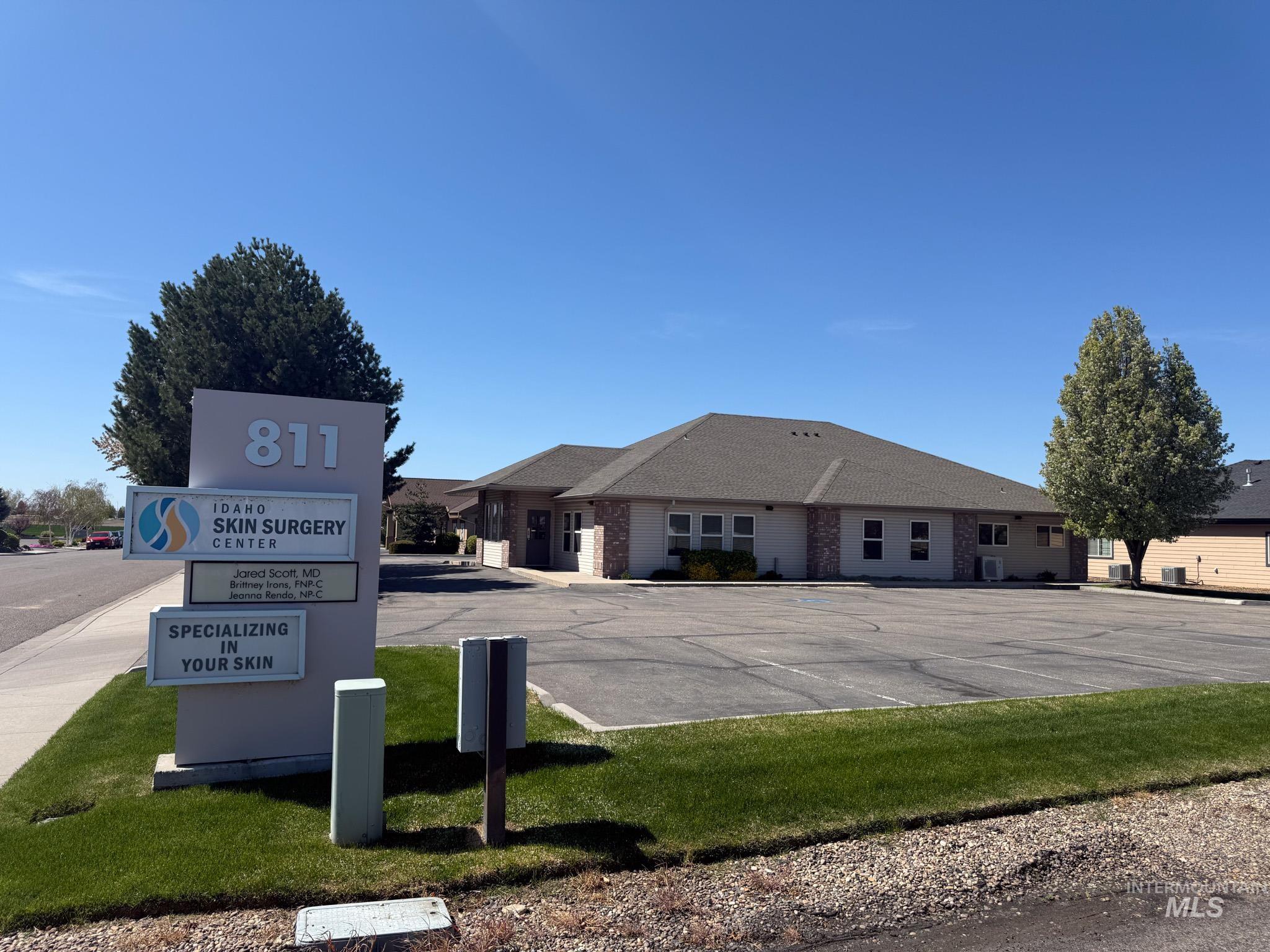 811 NW 12th St, Fruitland, Idaho 83619, 10 Rooms, Business/Commercial For Sale, Price $55,200,MLS 98953449