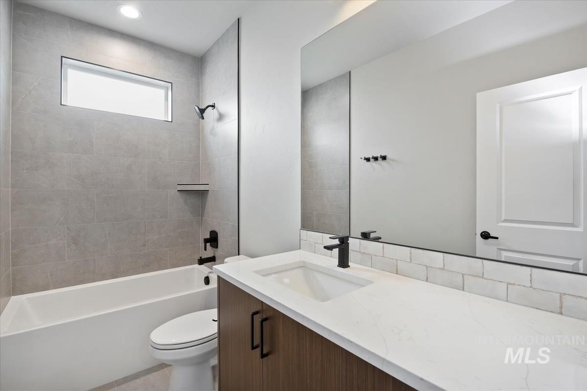 6227 S Corsican, Meridian, Idaho 83642, 3 Bedrooms, 2 Bathrooms, Residential For Sale, Price $649,900,MLS 98953472