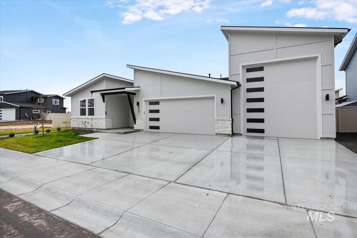 6227 S Corsican, Meridian, Idaho 83642, 3 Bedrooms, 2 Bathrooms, Residential For Sale, Price $649,900,MLS 98953472