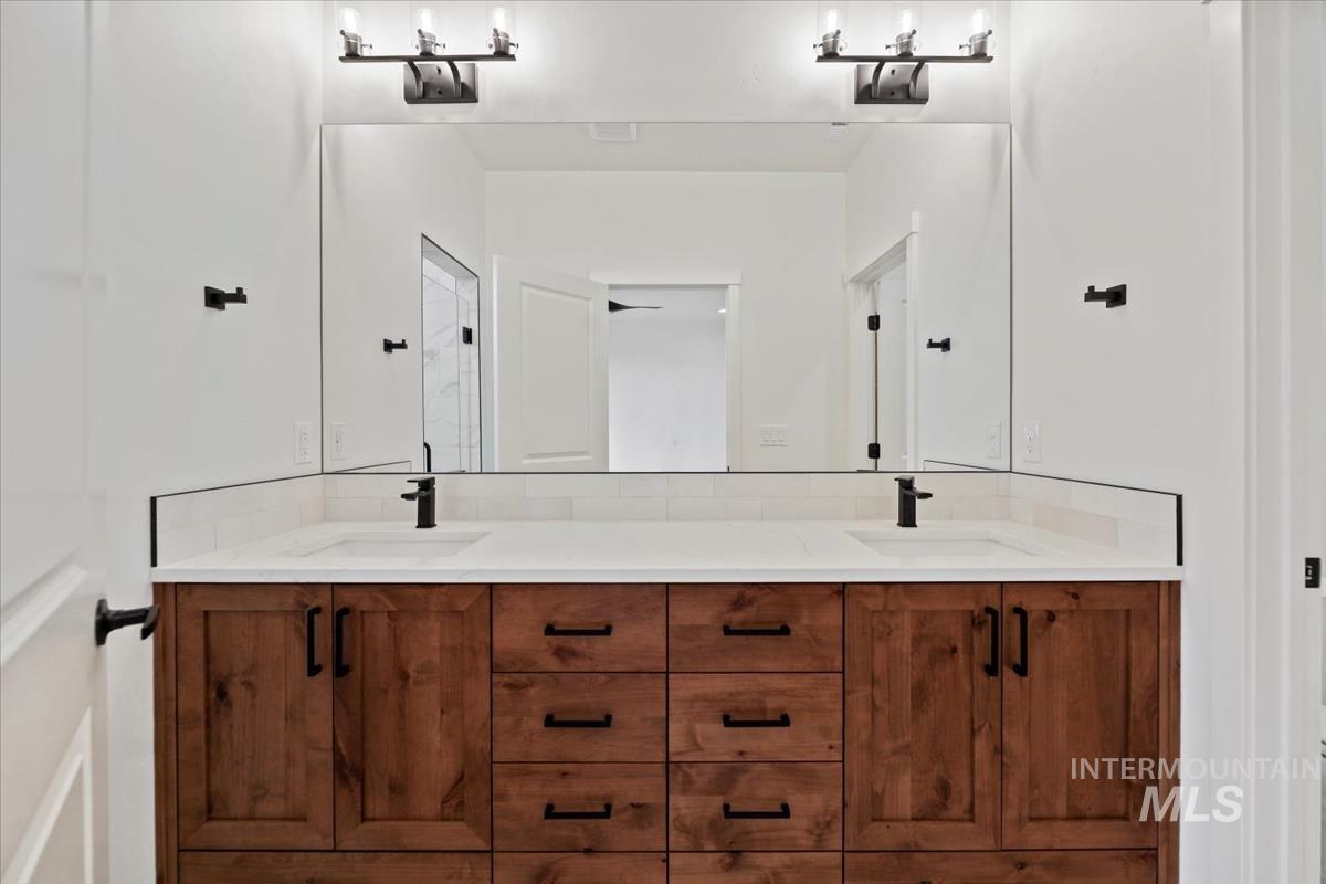 2702 W Gidran, Meridian, Idaho 83642, 5 Bedrooms, 2.5 Bathrooms, Residential For Sale, Price $679,900,MLS 98953475