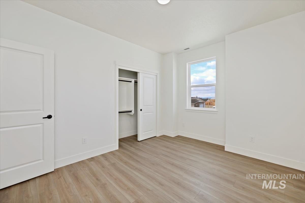 2702 W Gidran, Meridian, Idaho 83642, 5 Bedrooms, 2.5 Bathrooms, Residential For Sale, Price $679,900,MLS 98953475