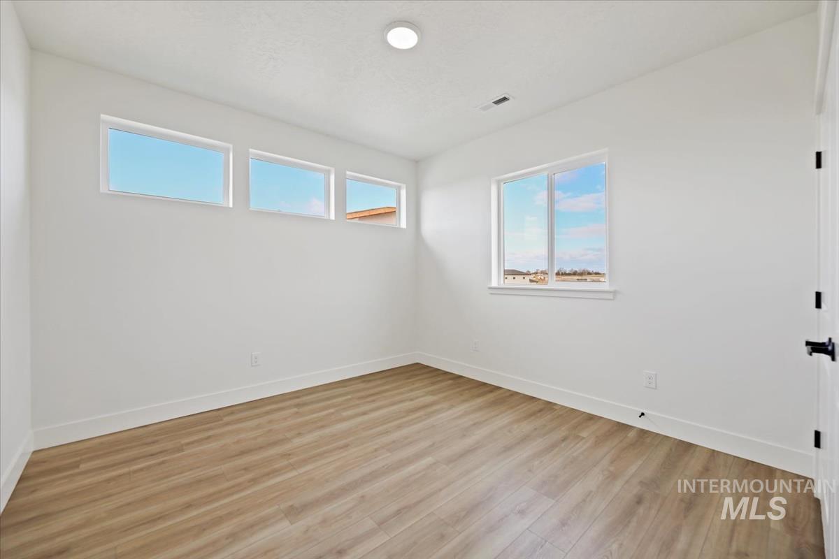 2702 W Gidran, Meridian, Idaho 83642, 5 Bedrooms, 2.5 Bathrooms, Residential For Sale, Price $679,900,MLS 98953475