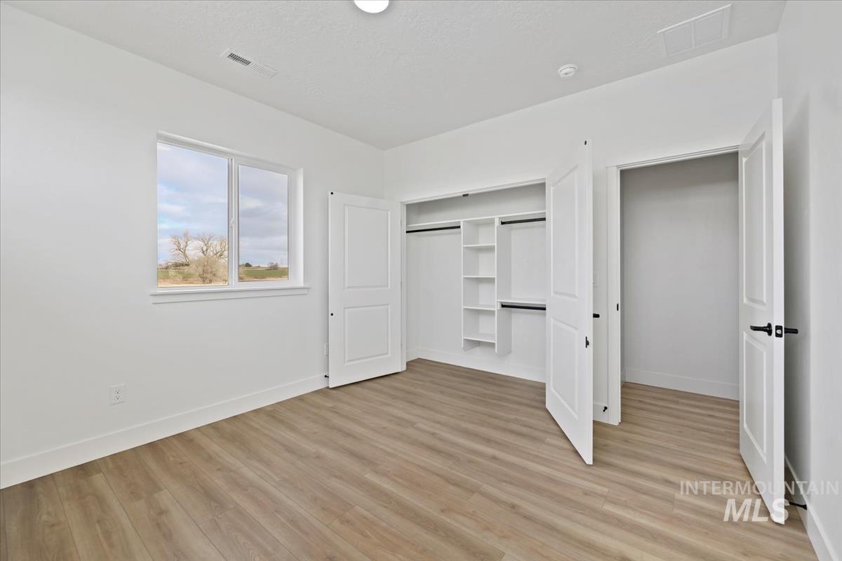 2702 W Gidran, Meridian, Idaho 83642, 5 Bedrooms, 2.5 Bathrooms, Residential For Sale, Price $679,900,MLS 98953475