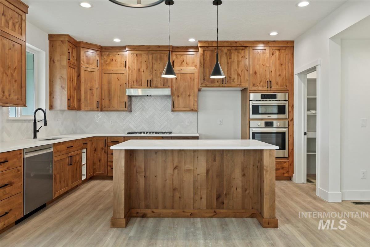 2702 W Gidran, Meridian, Idaho 83642, 5 Bedrooms, 2.5 Bathrooms, Residential For Sale, Price $679,900,MLS 98953475