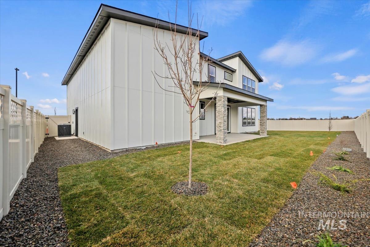 2702 W Gidran, Meridian, Idaho 83642, 5 Bedrooms, 2.5 Bathrooms, Residential For Sale, Price $679,900,MLS 98953475