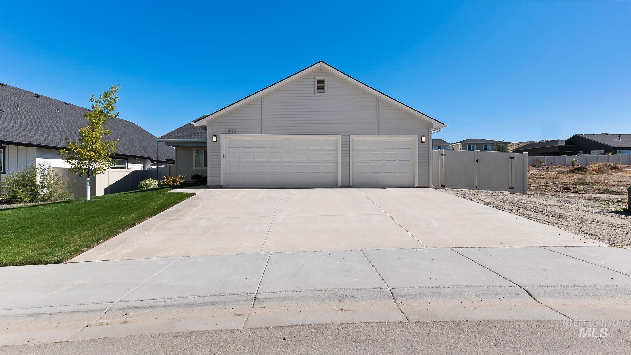 1440 Castle Way, Emmett, Idaho 83617-0000, 3 Bedrooms, 2 Bathrooms, Residential For Sale, Price $434,000,MLS 98953522