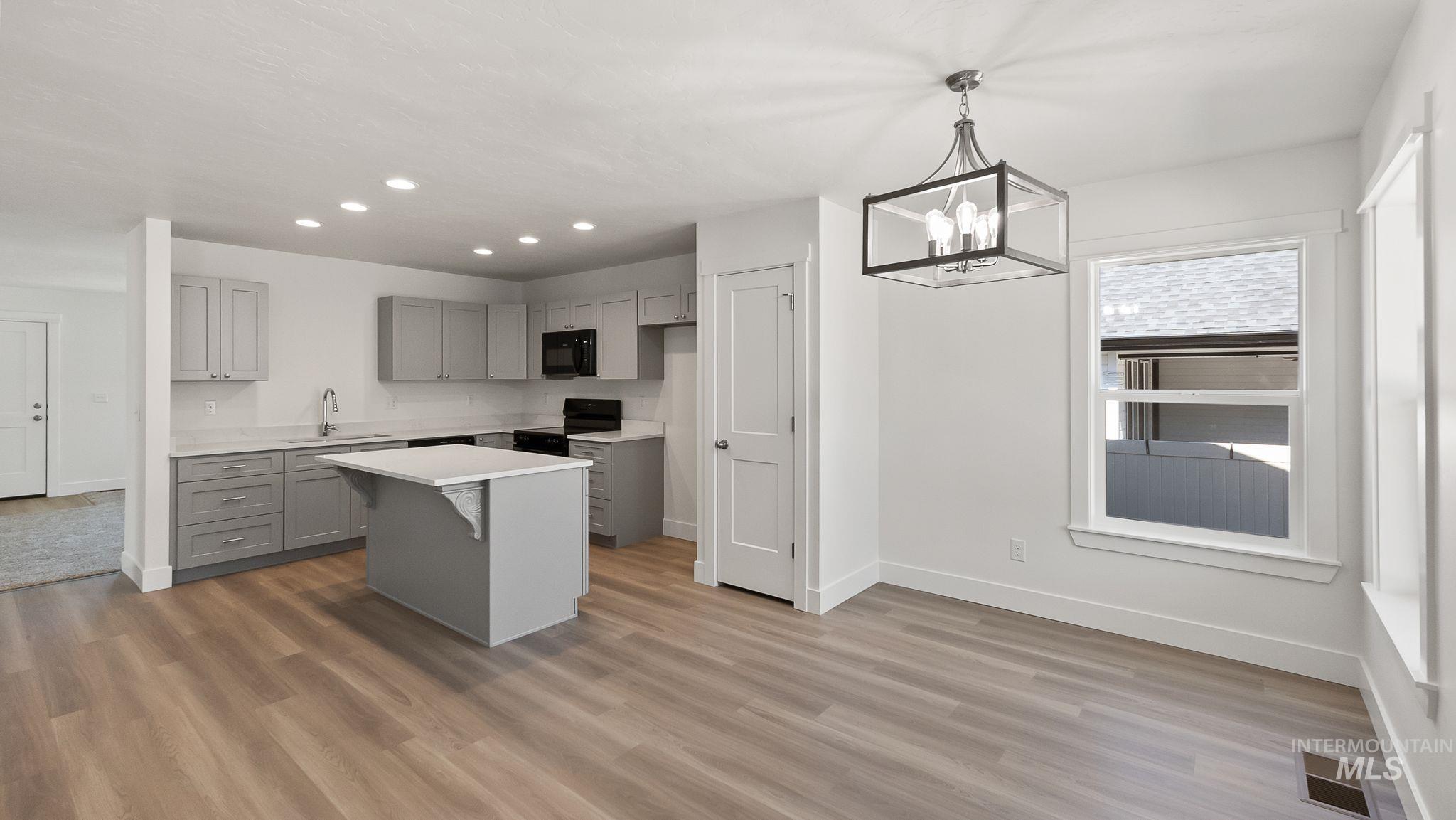 1440 Castle Way, Emmett, Idaho 83617-0000, 3 Bedrooms, 2 Bathrooms, Residential For Sale, Price $434,000,MLS 98953522