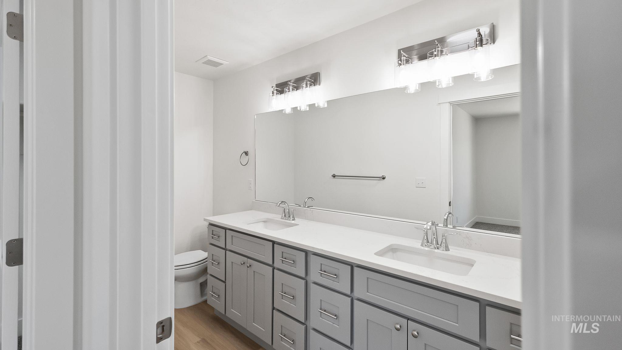 1440 Castle Way, Emmett, Idaho 83617-0000, 3 Bedrooms, 2 Bathrooms, Residential For Sale, Price $434,000,MLS 98953522