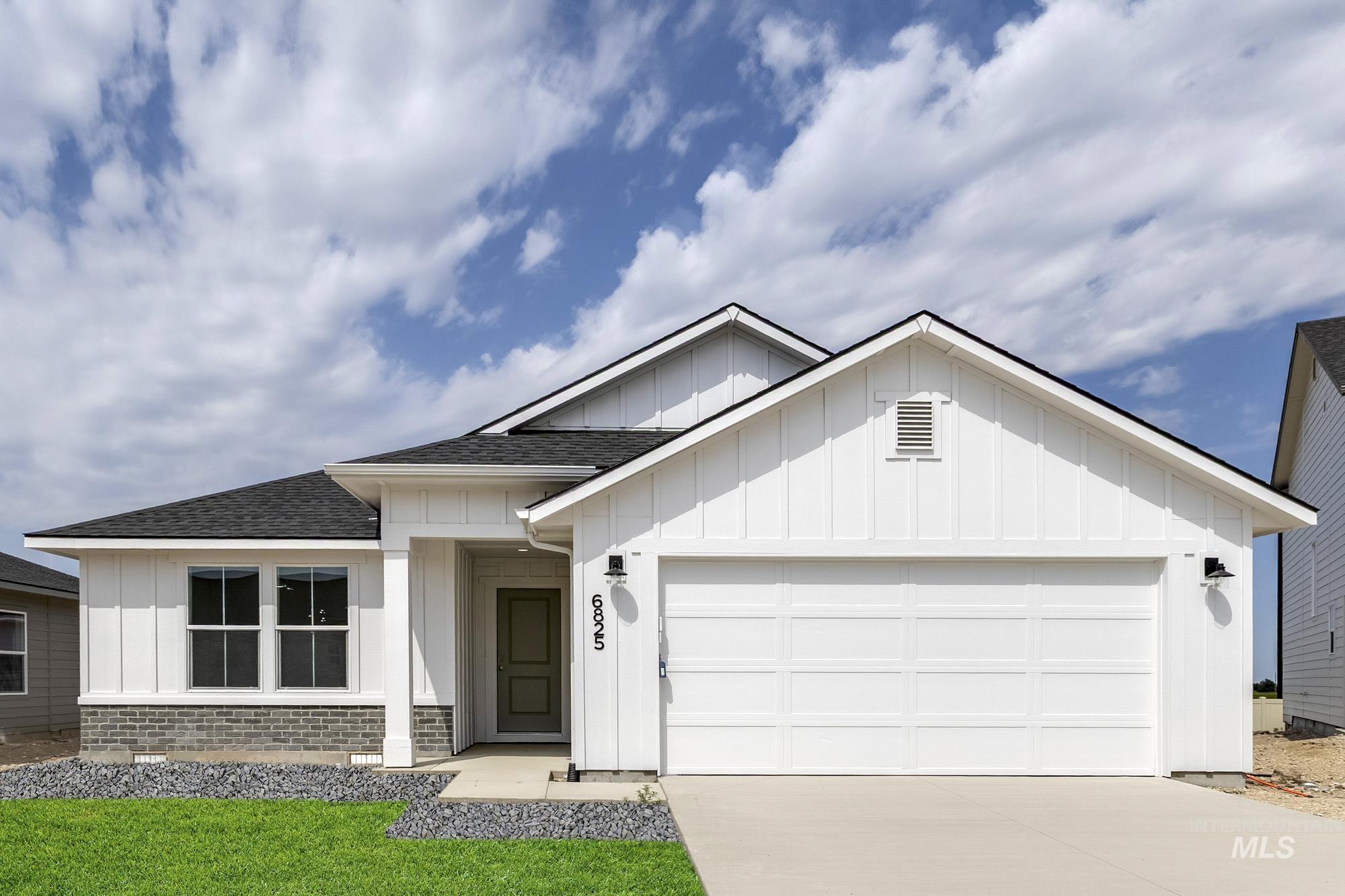 6825 S Old Farm Ave, Meridian, Idaho 83642, 3 Bedrooms, 2 Bathrooms, Residential For Sale, Price $414,990,MLS 98953621