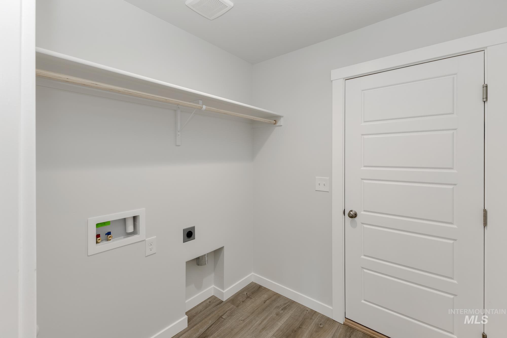 6825 S Old Farm Ave, Meridian, Idaho 83642, 3 Bedrooms, 2 Bathrooms, Residential For Sale, Price $414,990,MLS 98953621