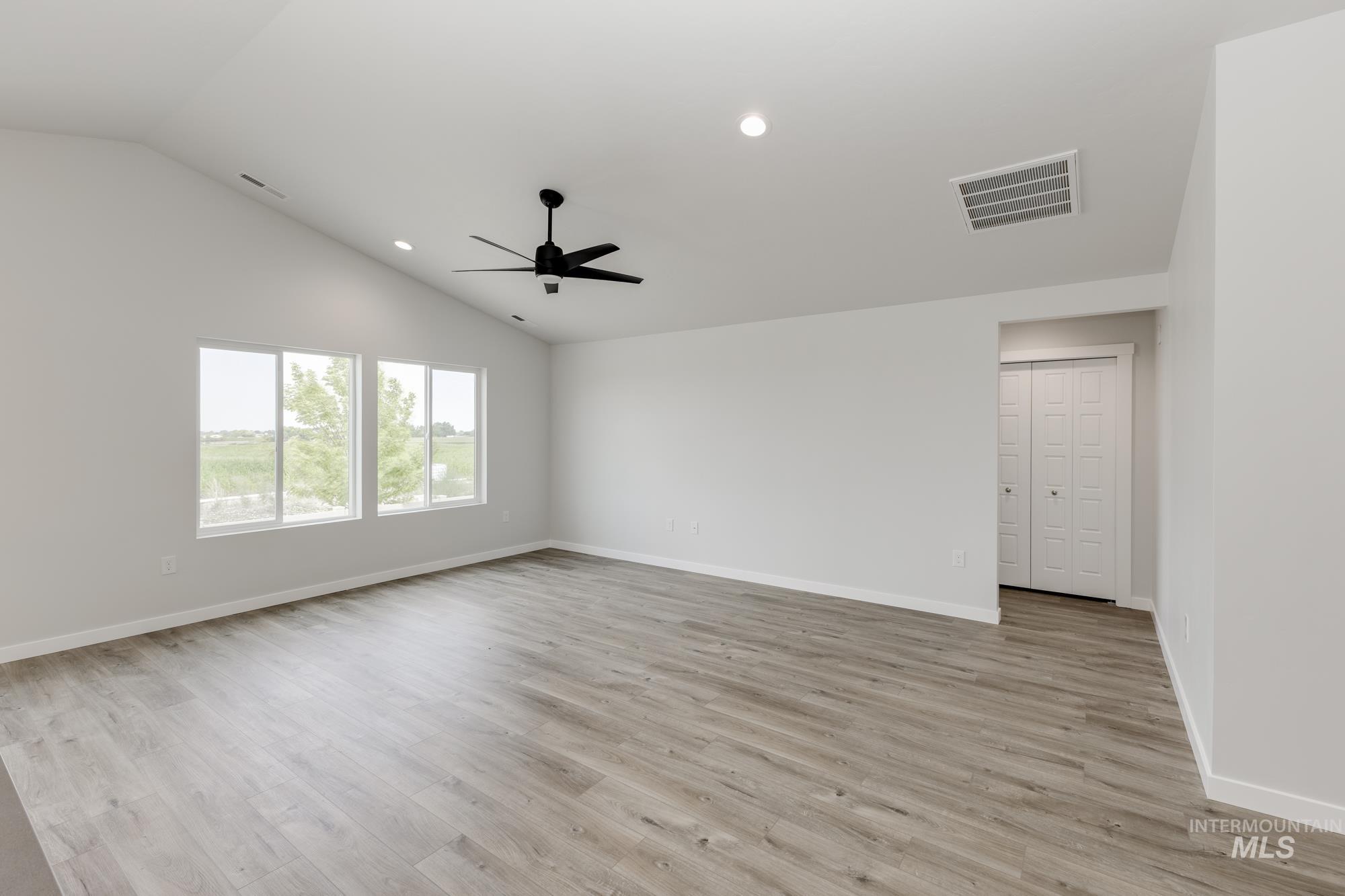 6825 S Old Farm Ave, Meridian, Idaho 83642, 3 Bedrooms, 2 Bathrooms, Residential For Sale, Price $414,990,MLS 98953621