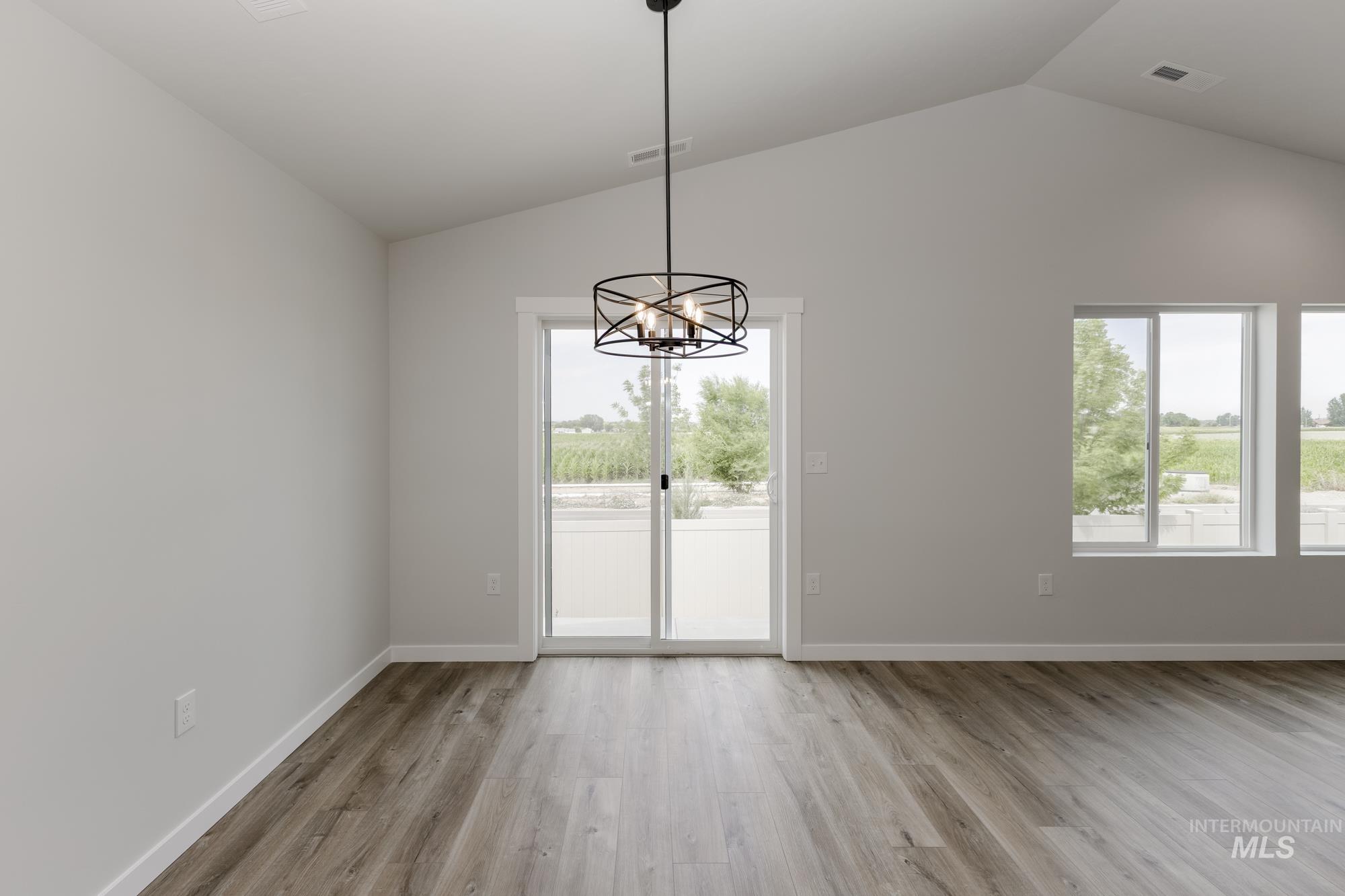 6825 S Old Farm Ave, Meridian, Idaho 83642, 3 Bedrooms, 2 Bathrooms, Residential For Sale, Price $414,990,MLS 98953621