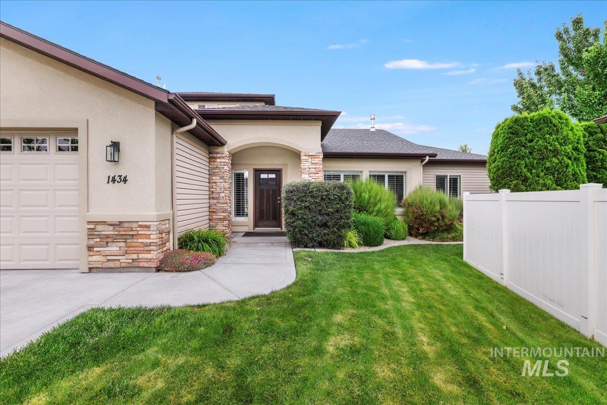 1434 Riverbend Pl, Twin Falls, Idaho 83301, 5 Bedrooms, 3 Bathrooms, Residential For Sale, Price $619,500,MLS 98953849