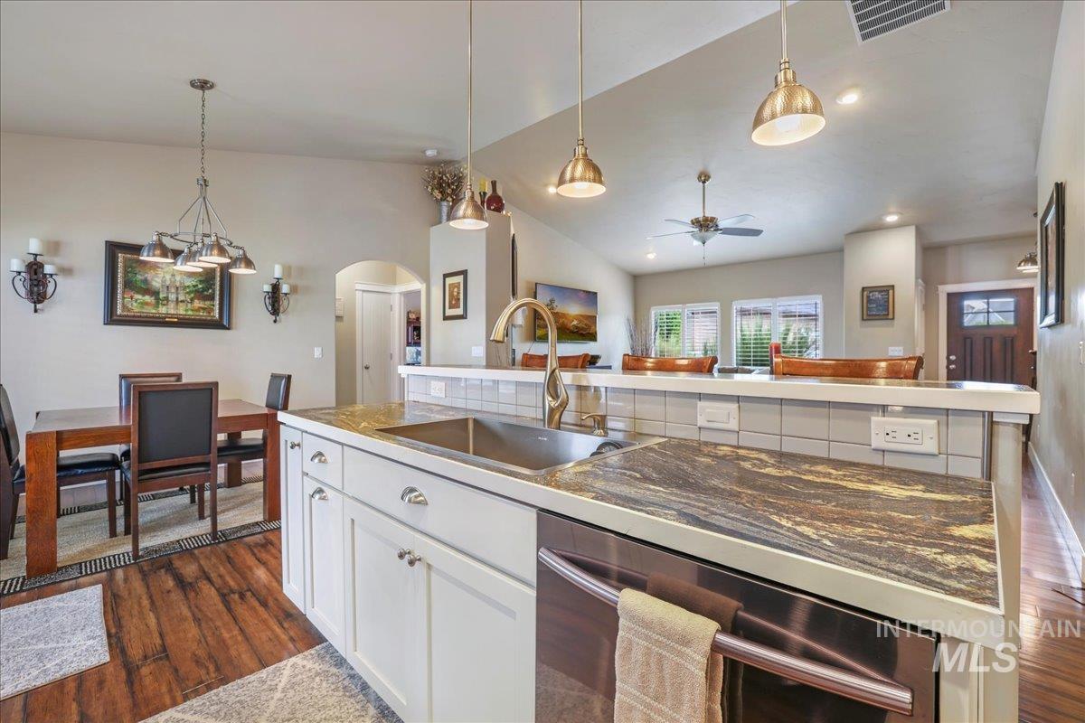 1434 Riverbend Pl, Twin Falls, Idaho 83301, 5 Bedrooms, 3 Bathrooms, Residential For Sale, Price $619,500,MLS 98953849