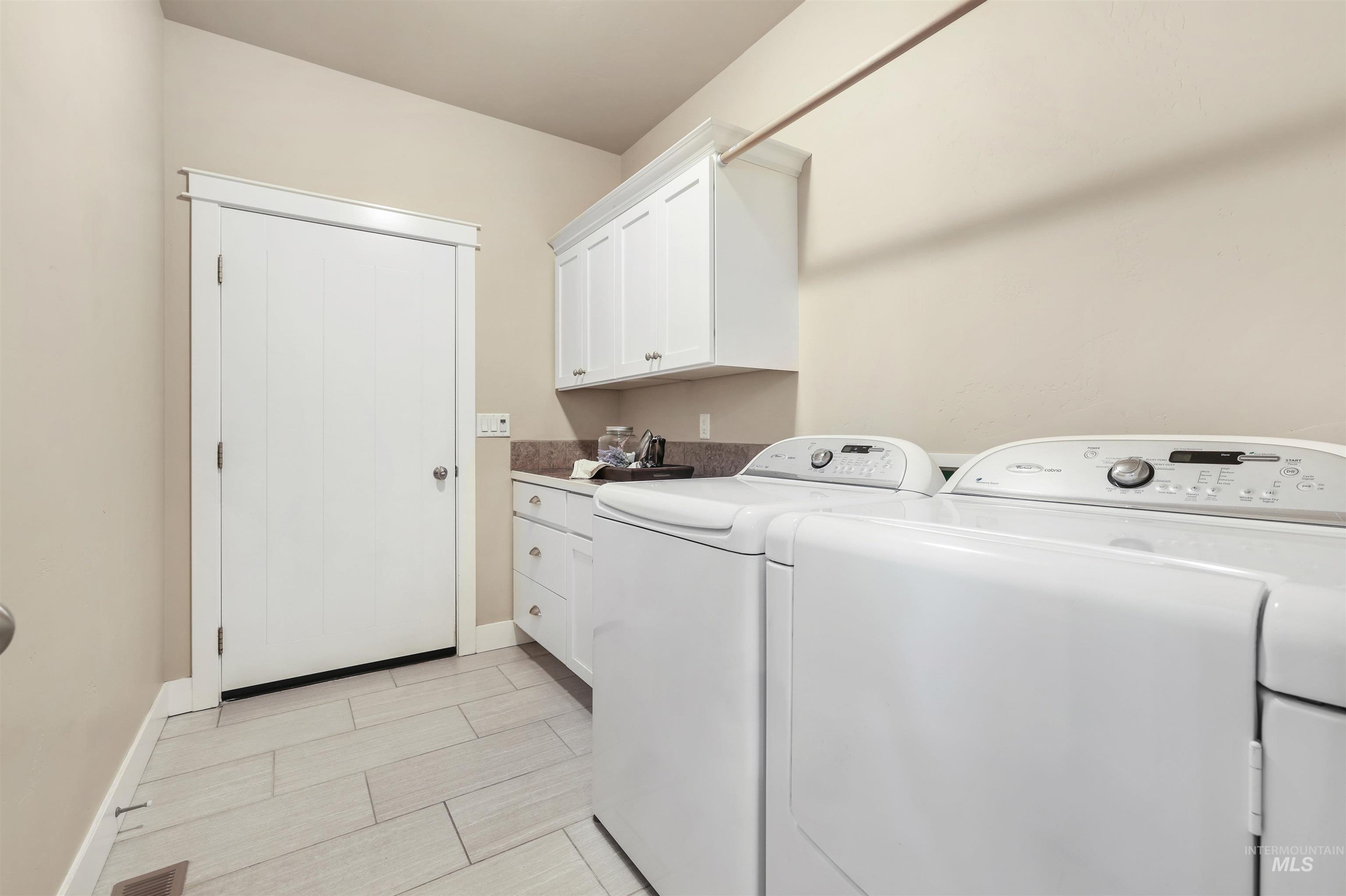 1434 Riverbend Pl, Twin Falls, Idaho 83301, 5 Bedrooms, 3 Bathrooms, Residential For Sale, Price $619,500,MLS 98953849