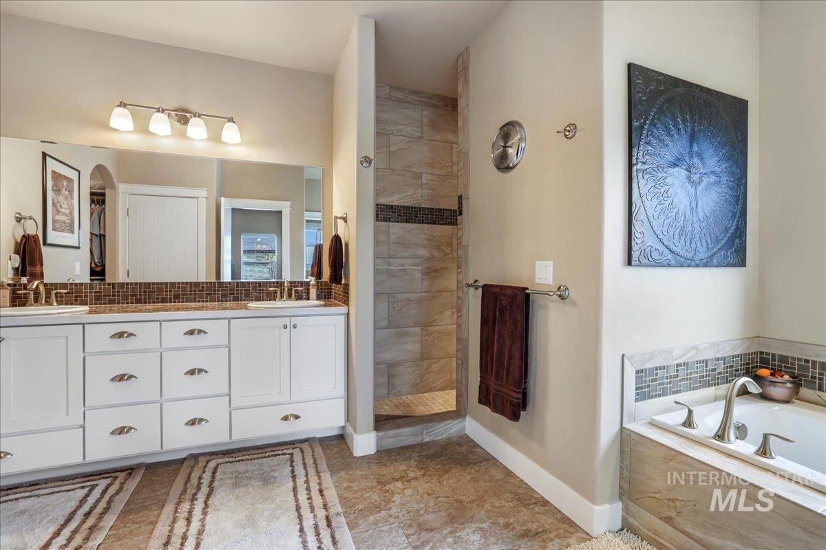 1434 Riverbend Pl, Twin Falls, Idaho 83301, 5 Bedrooms, 3 Bathrooms, Residential For Sale, Price $619,500,MLS 98953849