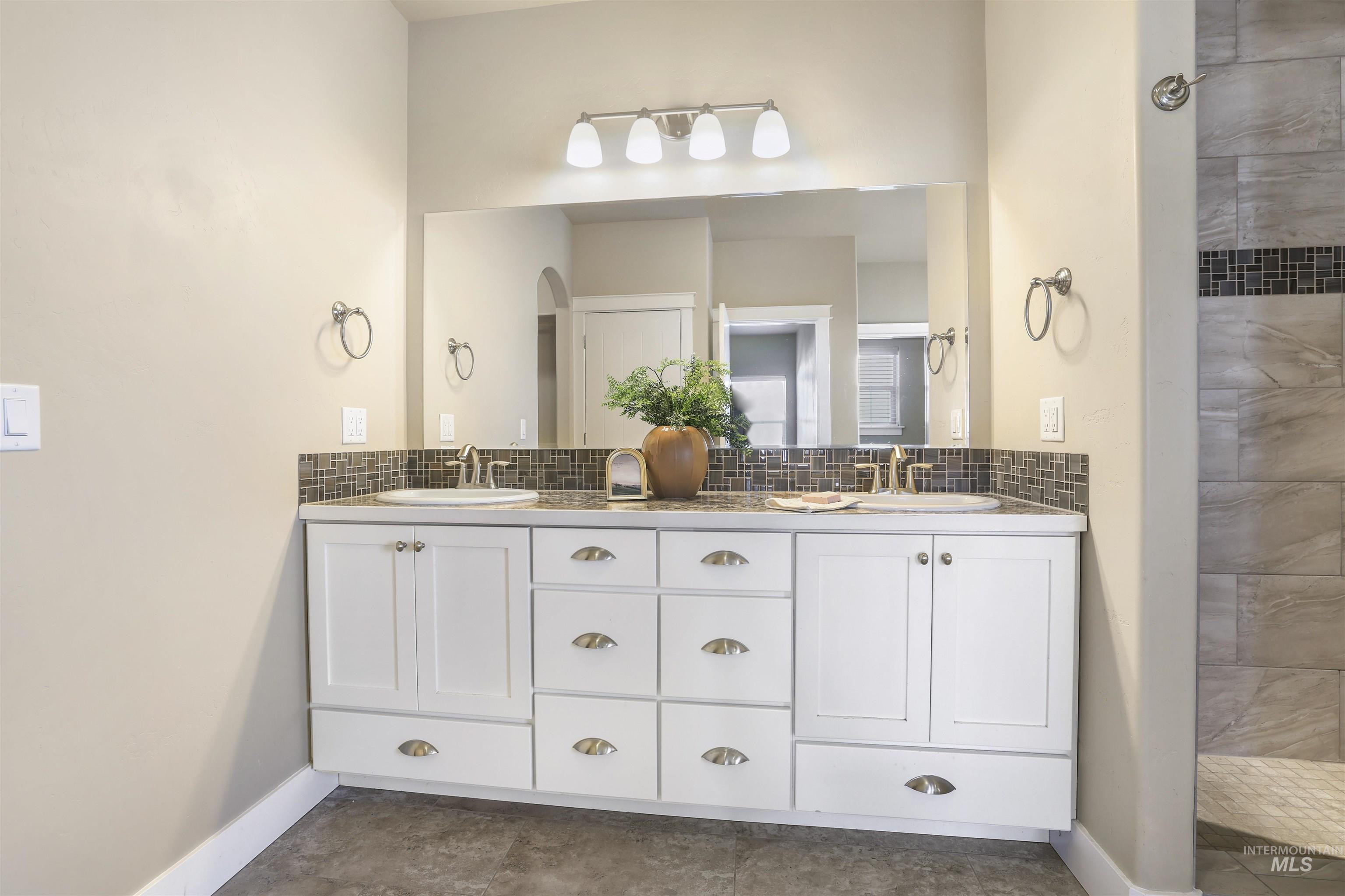 1434 Riverbend Pl, Twin Falls, Idaho 83301, 5 Bedrooms, 3 Bathrooms, Residential For Sale, Price $619,500,MLS 98953849