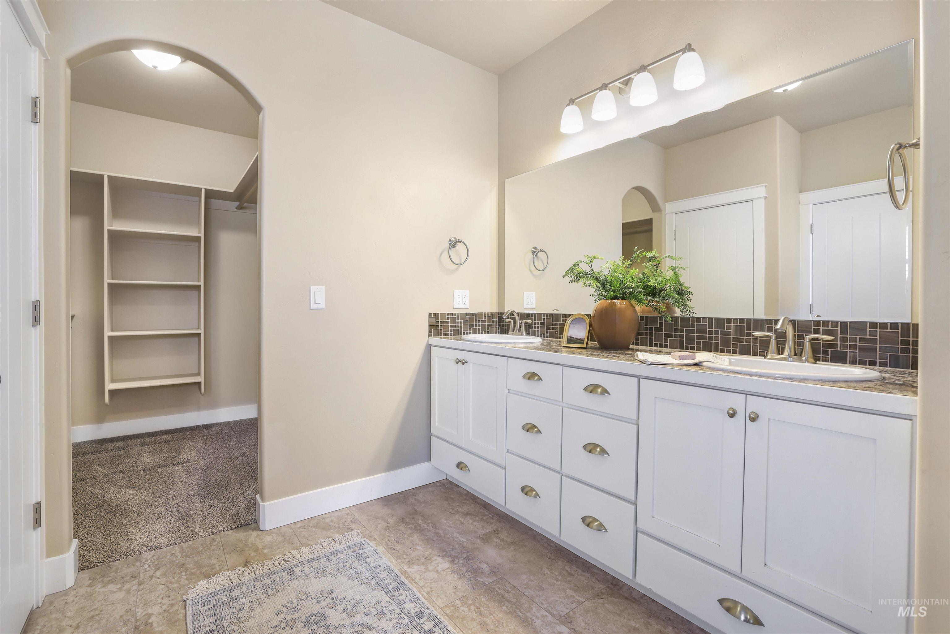 1434 Riverbend Pl, Twin Falls, Idaho 83301, 5 Bedrooms, 3 Bathrooms, Residential For Sale, Price $619,500,MLS 98953849