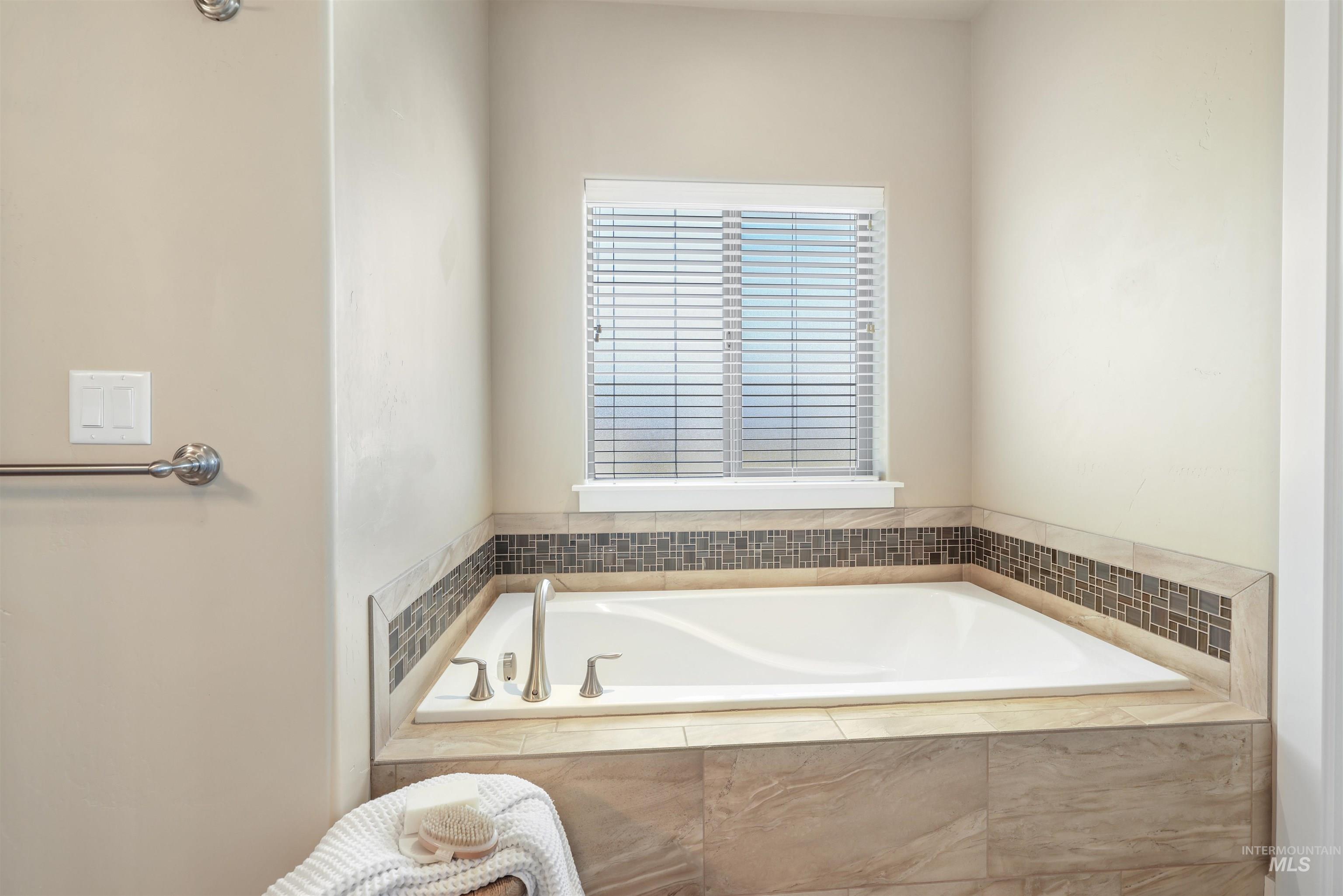 1434 Riverbend Pl, Twin Falls, Idaho 83301, 5 Bedrooms, 3 Bathrooms, Residential For Sale, Price $619,500,MLS 98953849