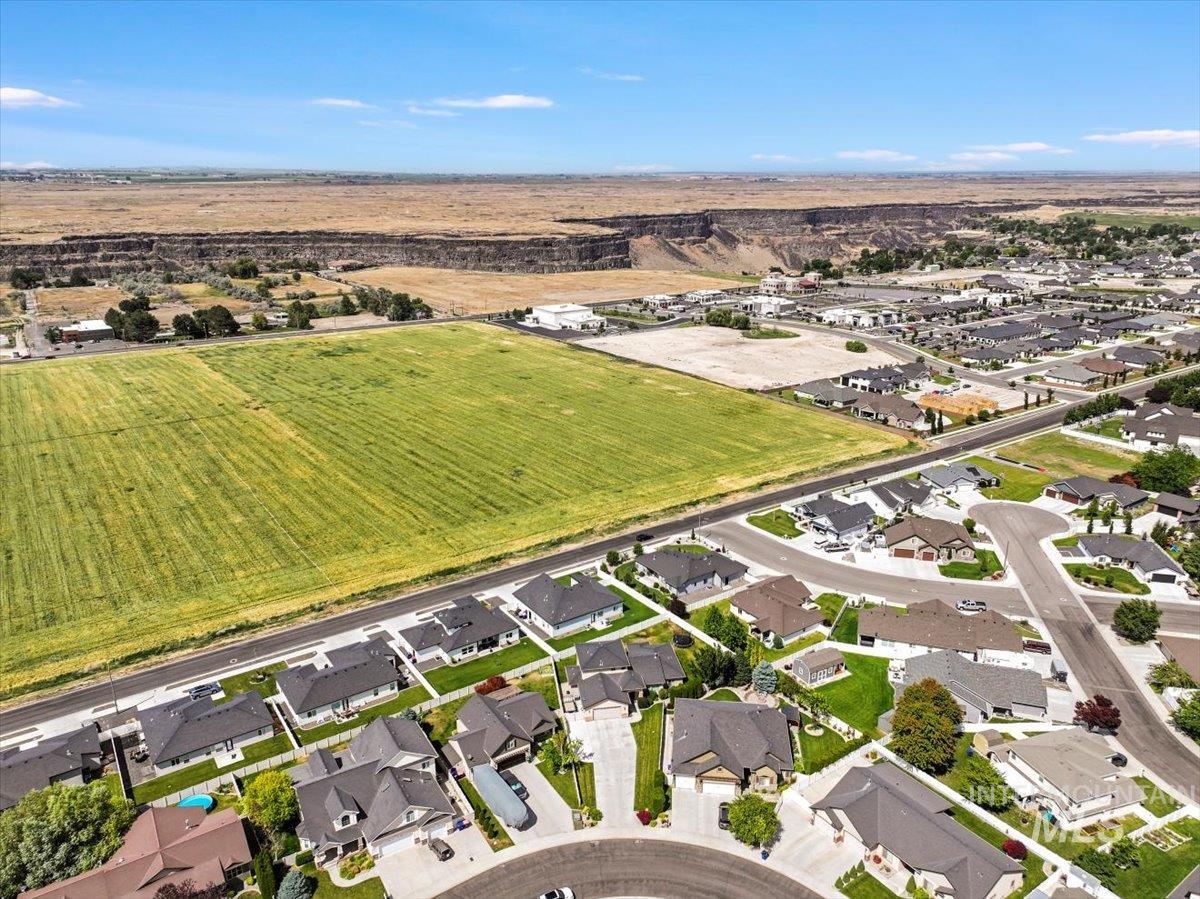 1434 Riverbend Pl, Twin Falls, Idaho 83301, 5 Bedrooms, 3 Bathrooms, Residential For Sale, Price $619,500,MLS 98953849