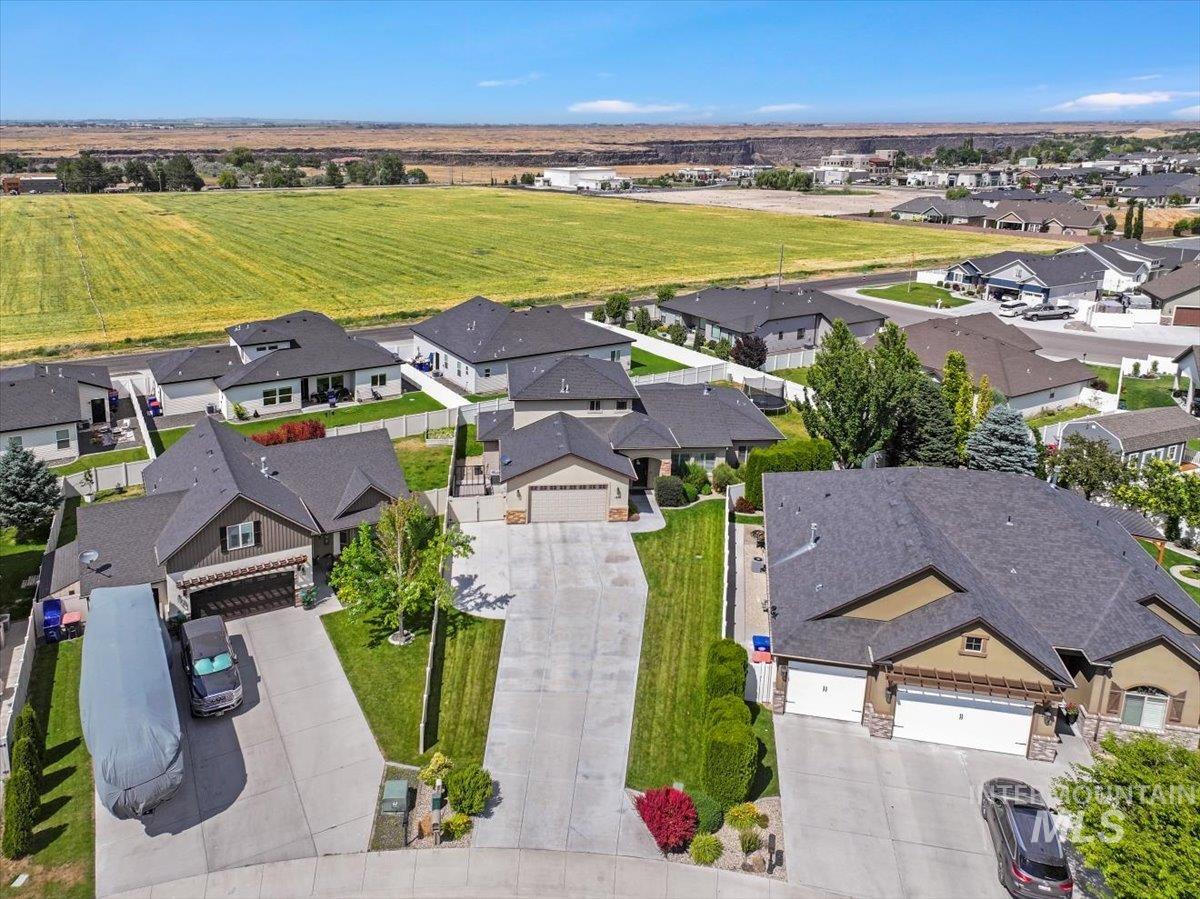 1434 Riverbend Pl, Twin Falls, Idaho 83301, 5 Bedrooms, 3 Bathrooms, Residential For Sale, Price $619,500,MLS 98953849