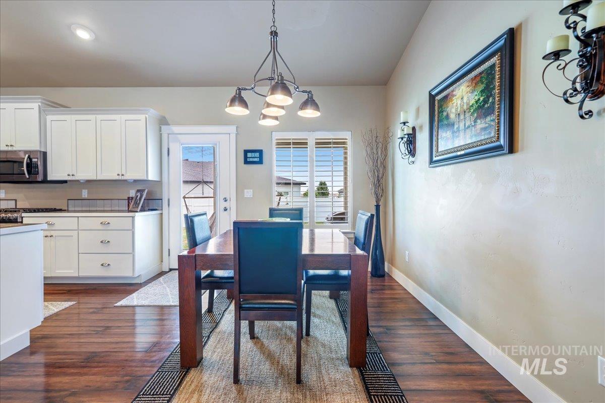 1434 Riverbend Pl, Twin Falls, Idaho 83301, 5 Bedrooms, 3 Bathrooms, Residential For Sale, Price $619,500,MLS 98953849