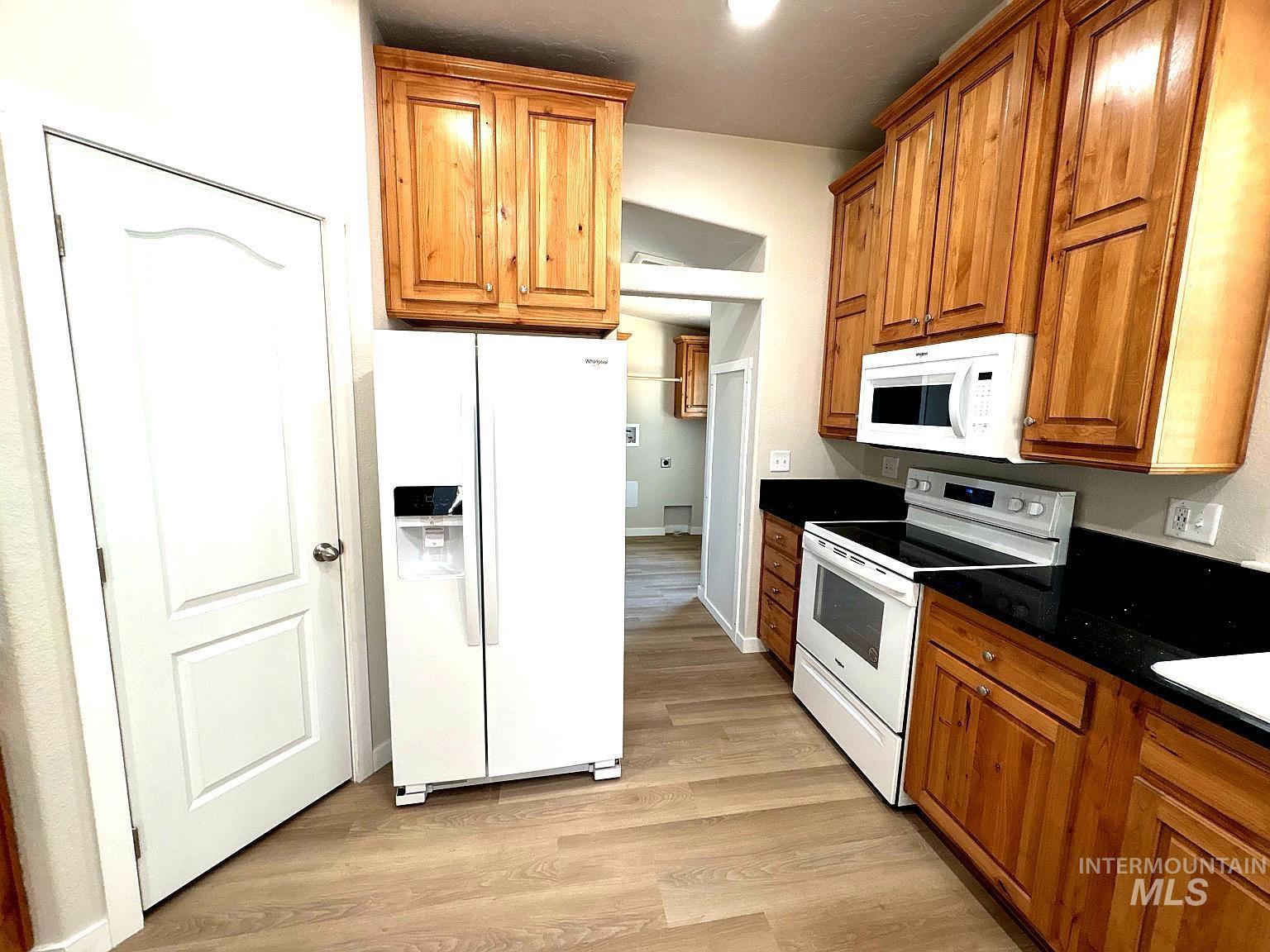 320 E Arthur Ave, Glenns Ferry, Idaho 83623, 2 Bedrooms, 2 Bathrooms, Residential For Sale, Price $325,000,MLS 98953952