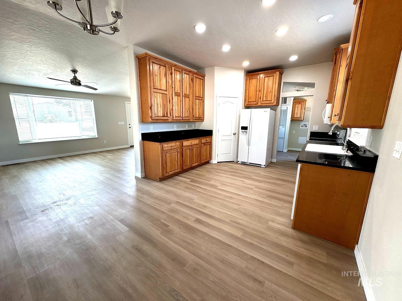 320 E Arthur Ave, Glenns Ferry, Idaho 83623, 2 Bedrooms, 2 Bathrooms, Residential For Sale, Price $325,000, 98953952