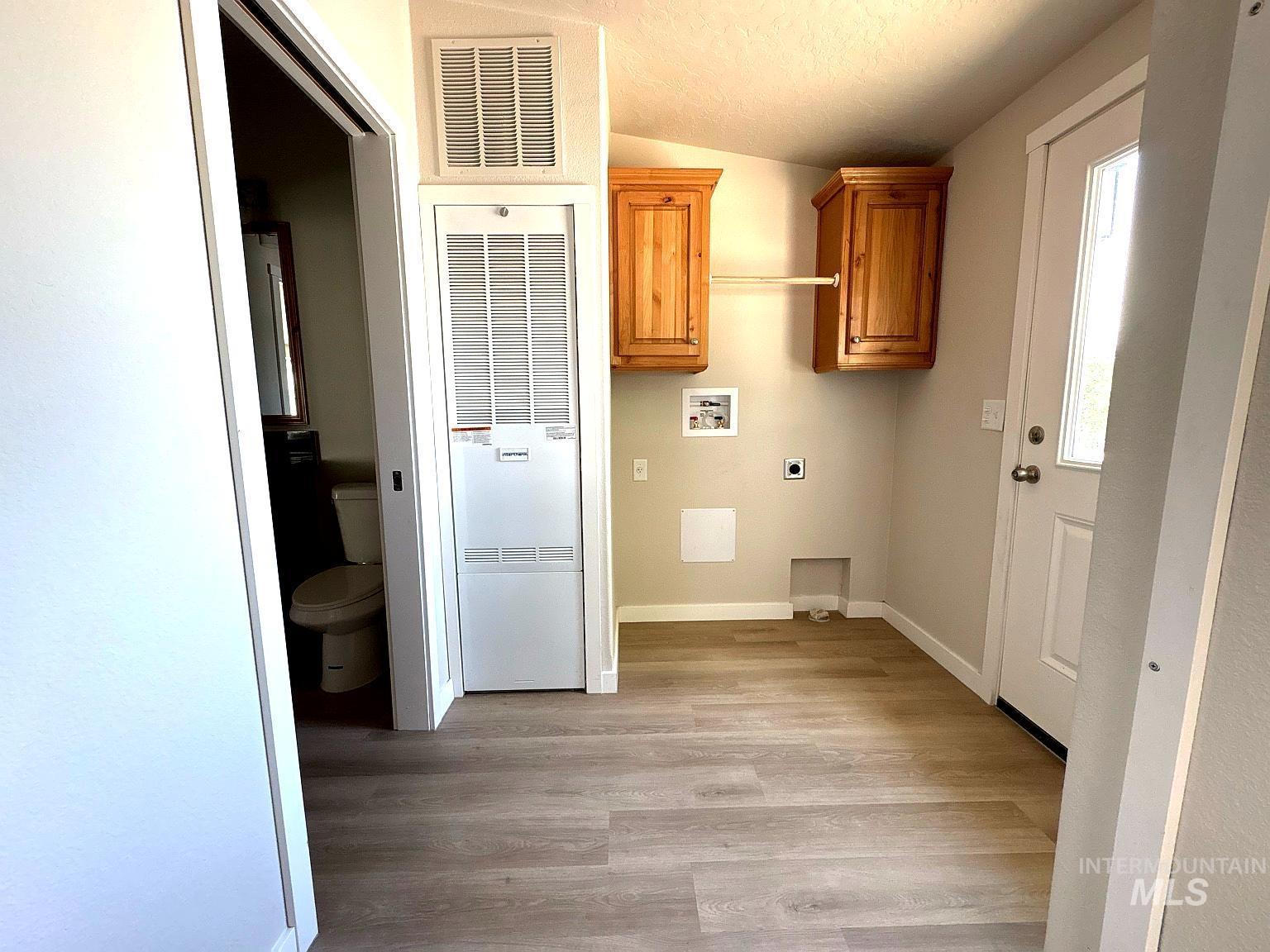 320 E Arthur Ave, Glenns Ferry, Idaho 83623, 2 Bedrooms, 2 Bathrooms, Residential For Sale, Price $325,000,MLS 98953952