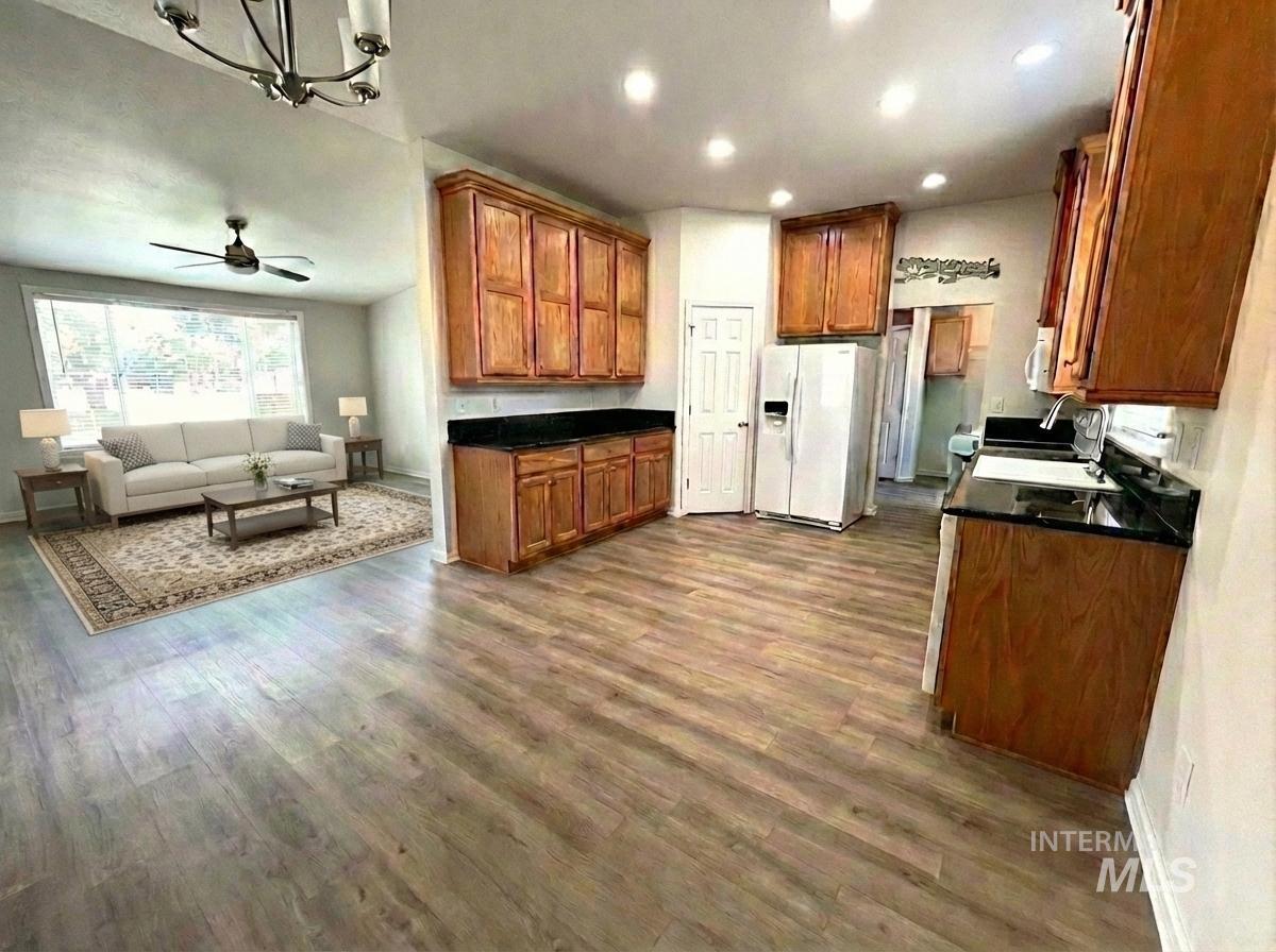 320 E Arthur Ave, Glenns Ferry, Idaho 83623, 2 Bedrooms, 2 Bathrooms, Residential For Sale, Price $325,000, 98953952