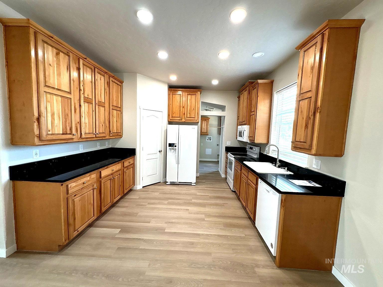 320 E Arthur Ave, Glenns Ferry, Idaho 83623, 2 Bedrooms, 2 Bathrooms, Residential For Sale, Price $325,000, 98953952