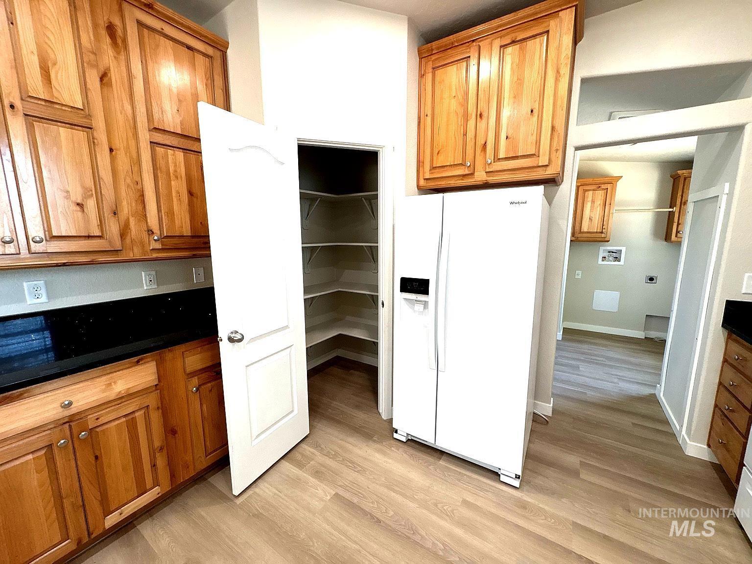 320 E Arthur Ave, Glenns Ferry, Idaho 83623, 2 Bedrooms, 2 Bathrooms, Residential For Sale, Price $325,000, 98953952