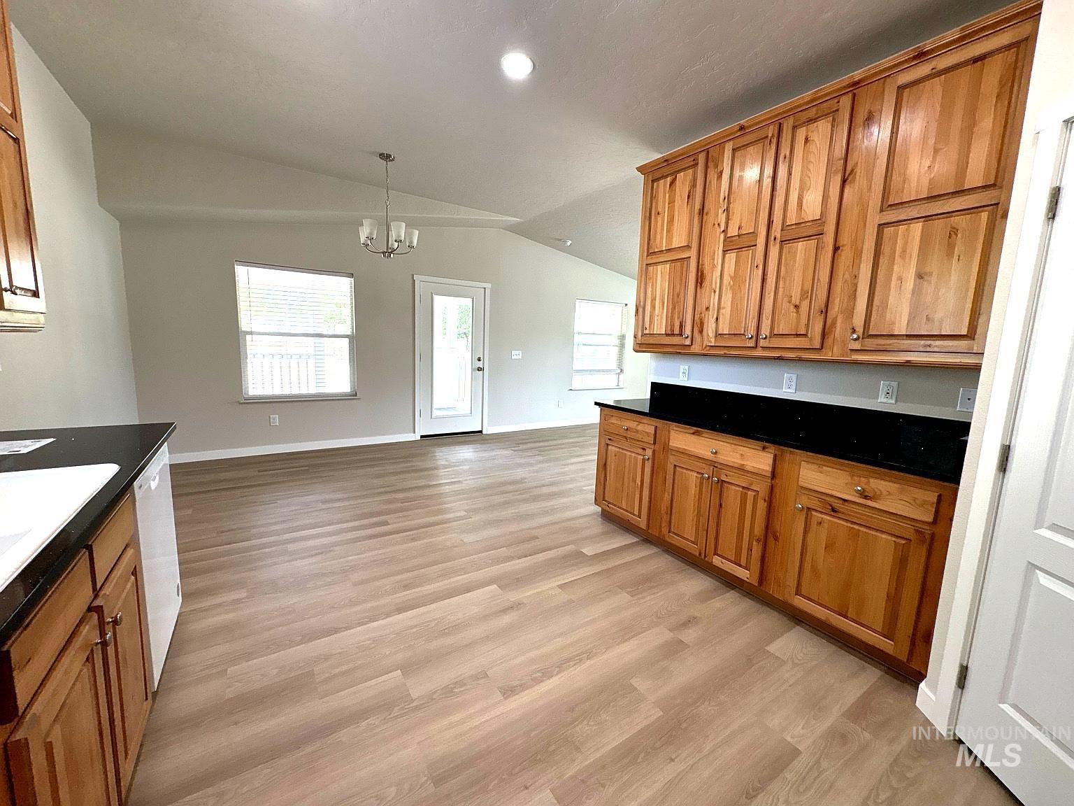 320 E Arthur Ave, Glenns Ferry, Idaho 83623, 2 Bedrooms, 2 Bathrooms, Residential For Sale, Price $325,000, 98953952