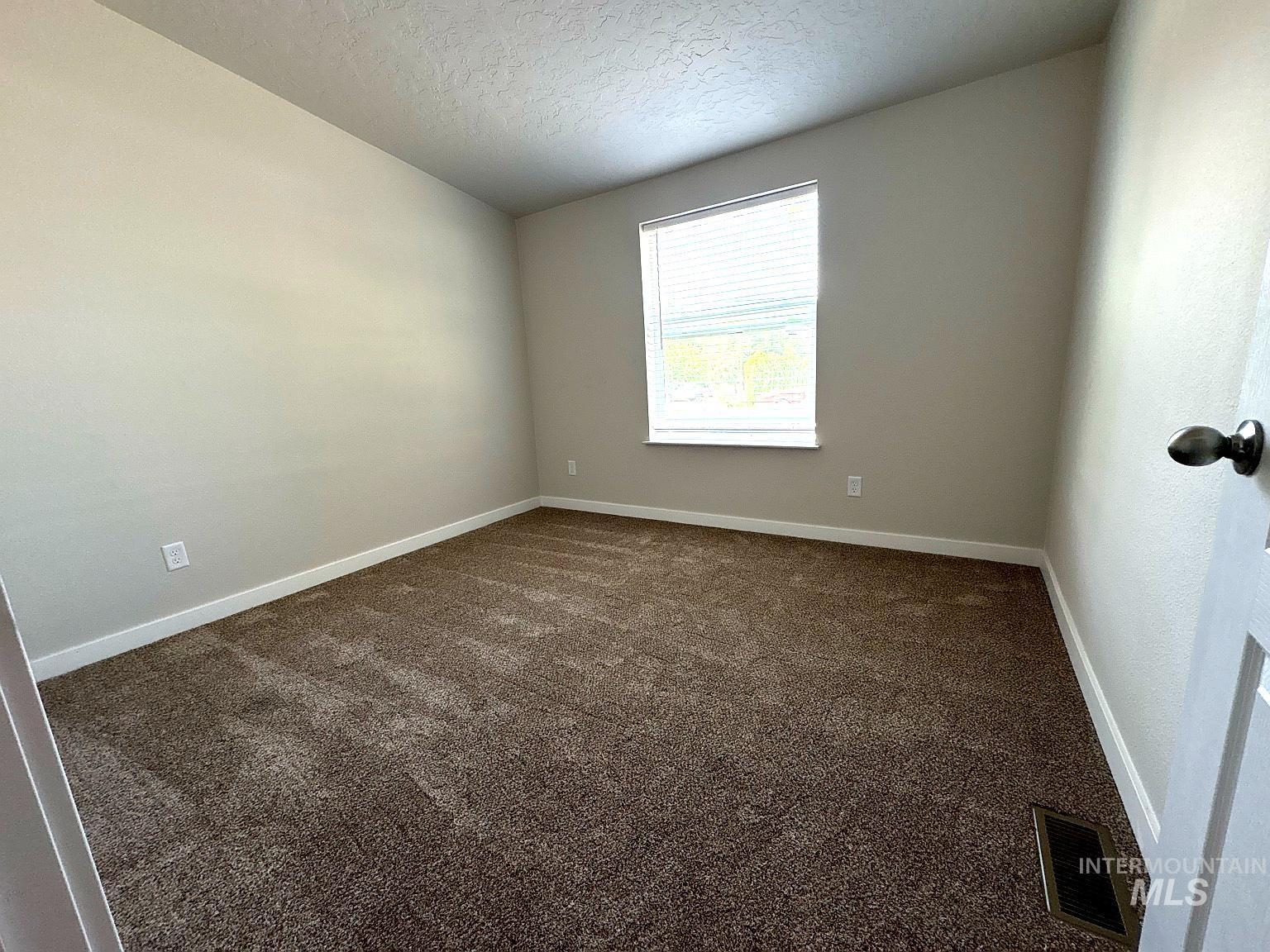 320 E Arthur Ave, Glenns Ferry, Idaho 83623, 2 Bedrooms, 2 Bathrooms, Residential For Sale, Price $325,000,MLS 98953952