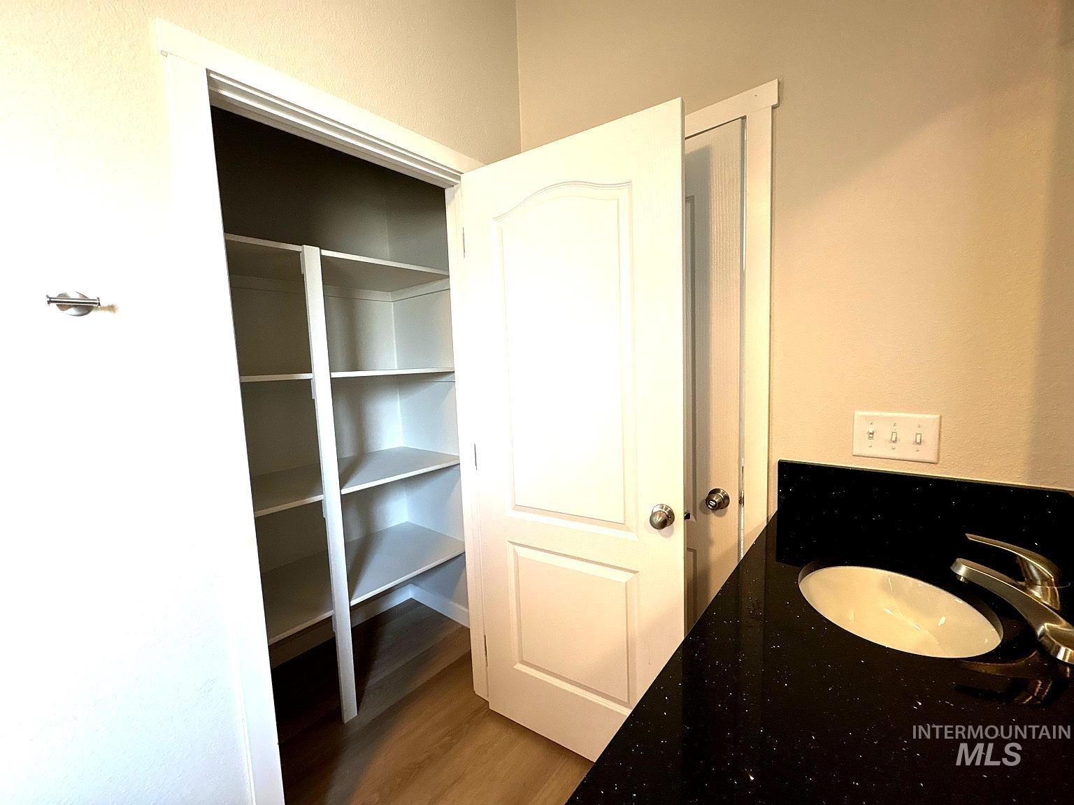 320 E Arthur Ave, Glenns Ferry, Idaho 83623, 2 Bedrooms, 2 Bathrooms, Residential For Sale, Price $325,000,MLS 98953952