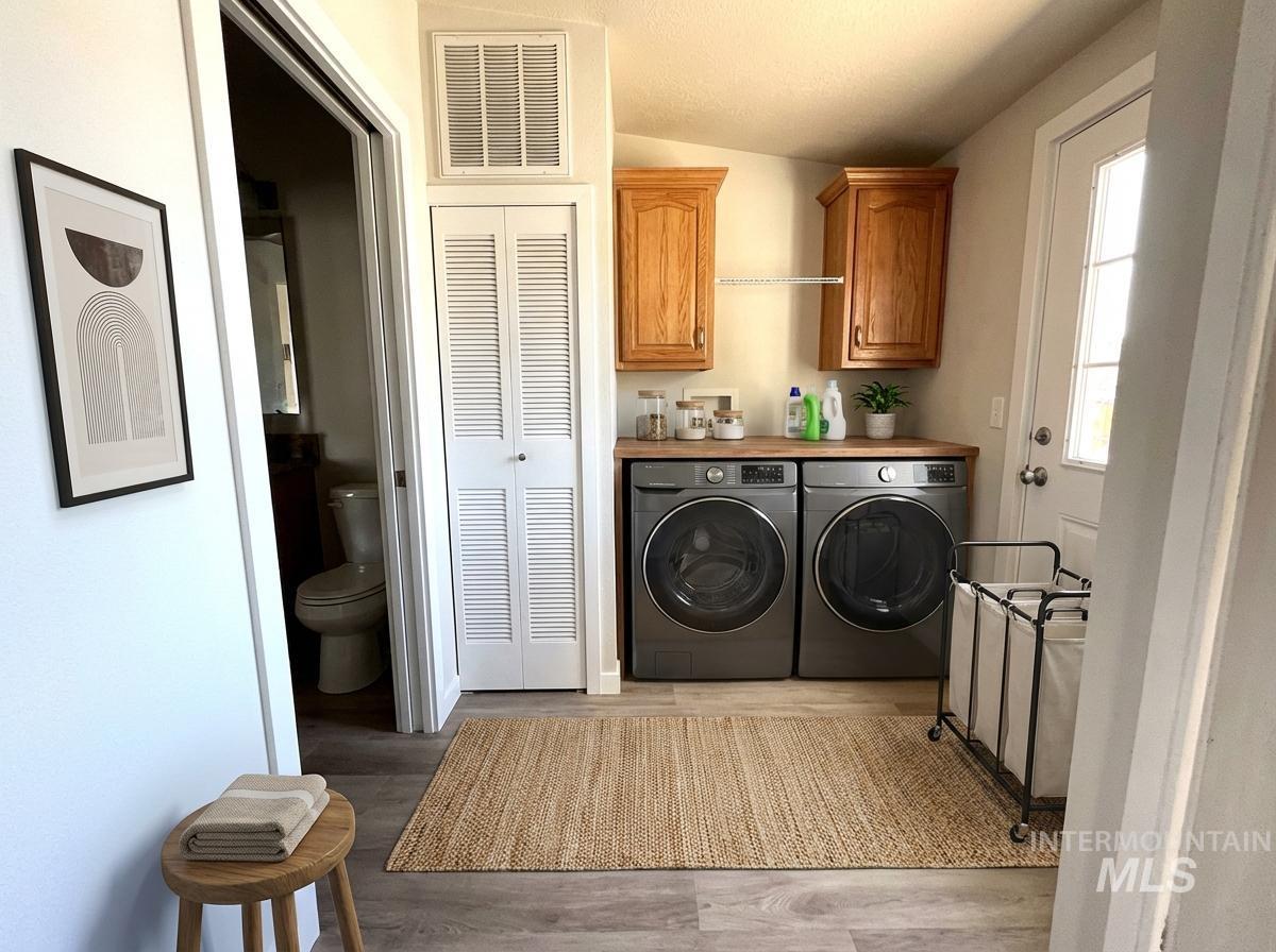 320 E Arthur Ave, Glenns Ferry, Idaho 83623, 2 Bedrooms, 2 Bathrooms, Residential For Sale, Price $325,000, 98953952