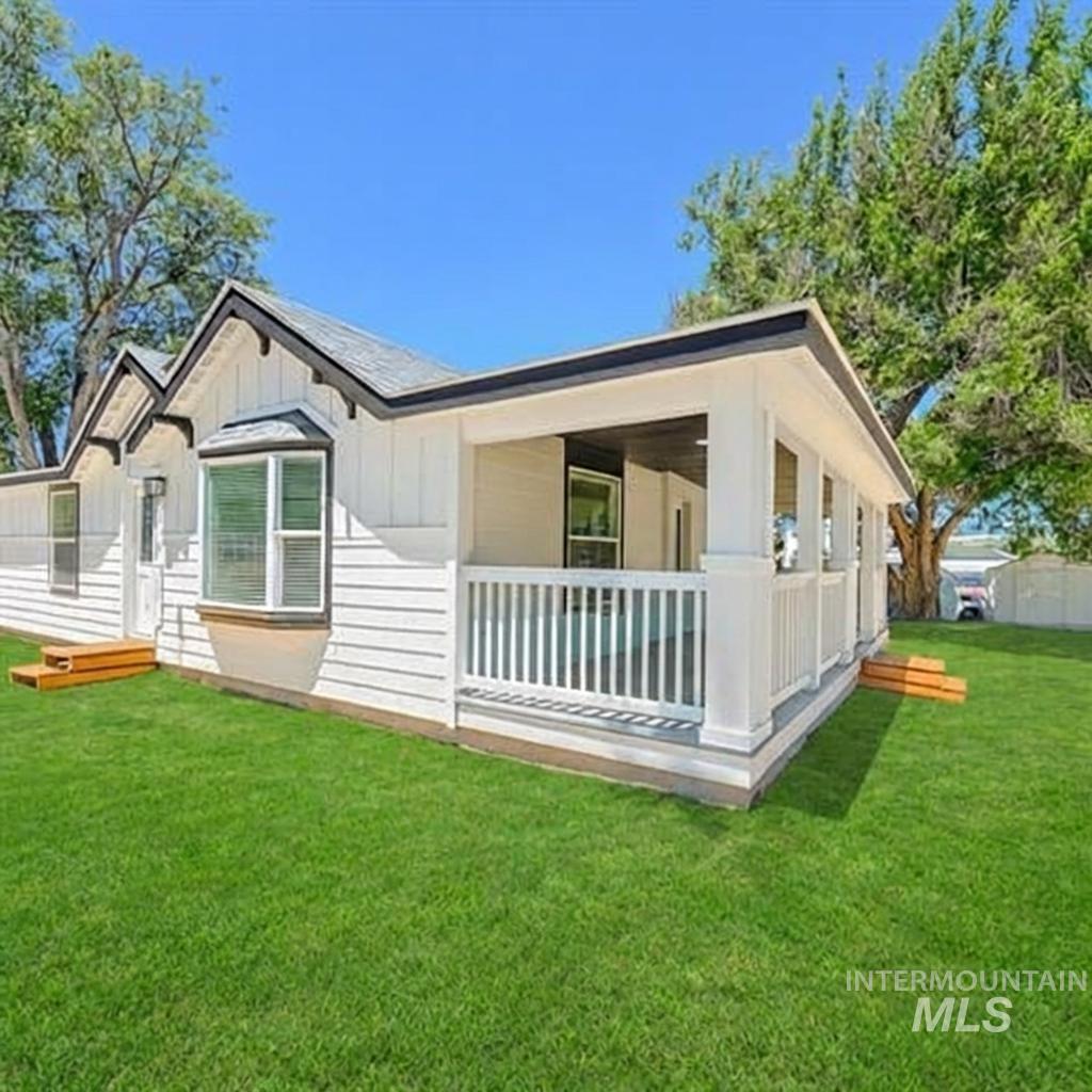 320 E Arthur Ave, Glenns Ferry, Idaho 83623, 2 Bedrooms, 2 Bathrooms, Residential For Sale, Price $325,000, 98953952