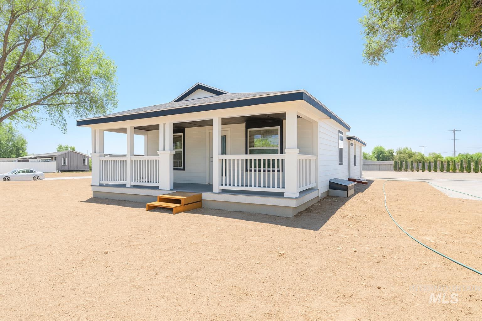 320 E Arthur Ave, Glenns Ferry, Idaho 83623, 2 Bedrooms, 2 Bathrooms, Residential For Sale, Price $325,000,MLS 98953952