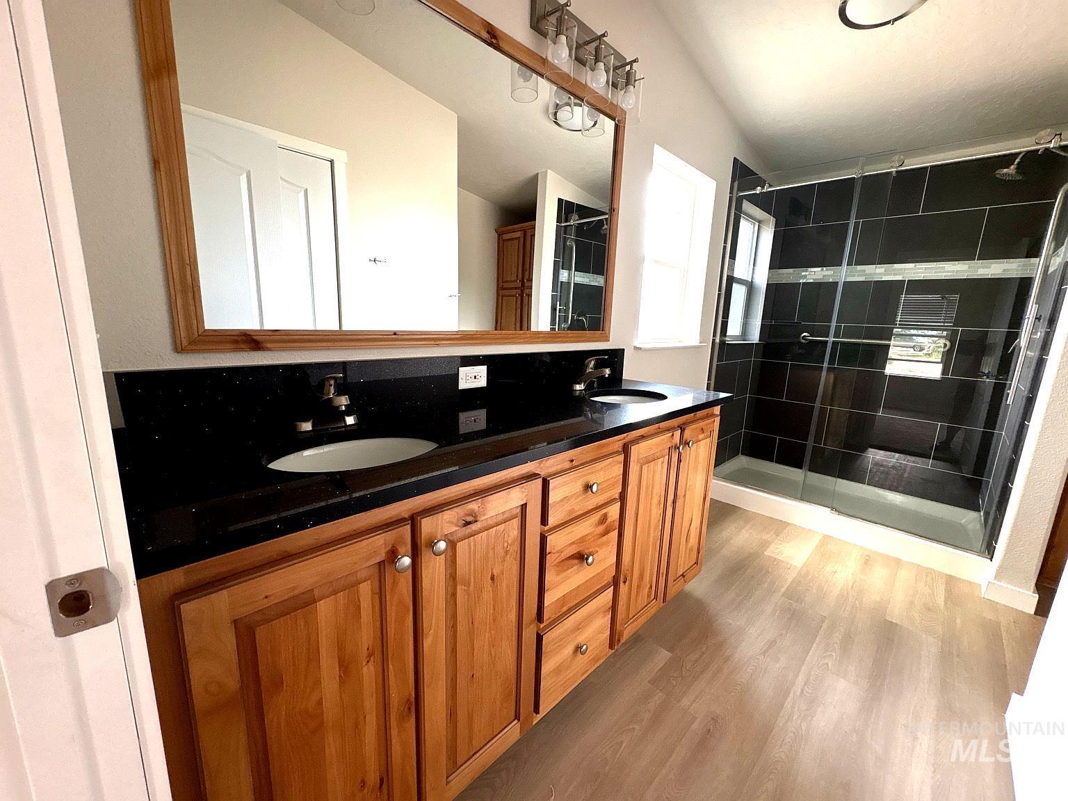 320 E Arthur Ave, Glenns Ferry, Idaho 83623, 2 Bedrooms, 2 Bathrooms, Residential For Sale, Price $325,000, 98953952