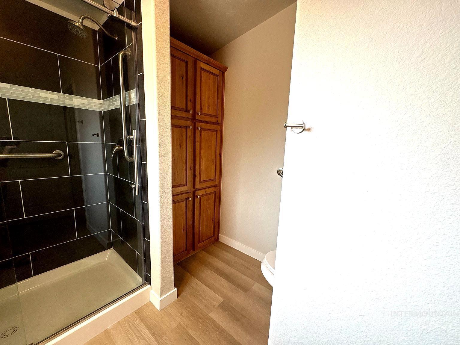 320 E Arthur Ave, Glenns Ferry, Idaho 83623, 2 Bedrooms, 2 Bathrooms, Residential For Sale, Price $325,000, 98953952