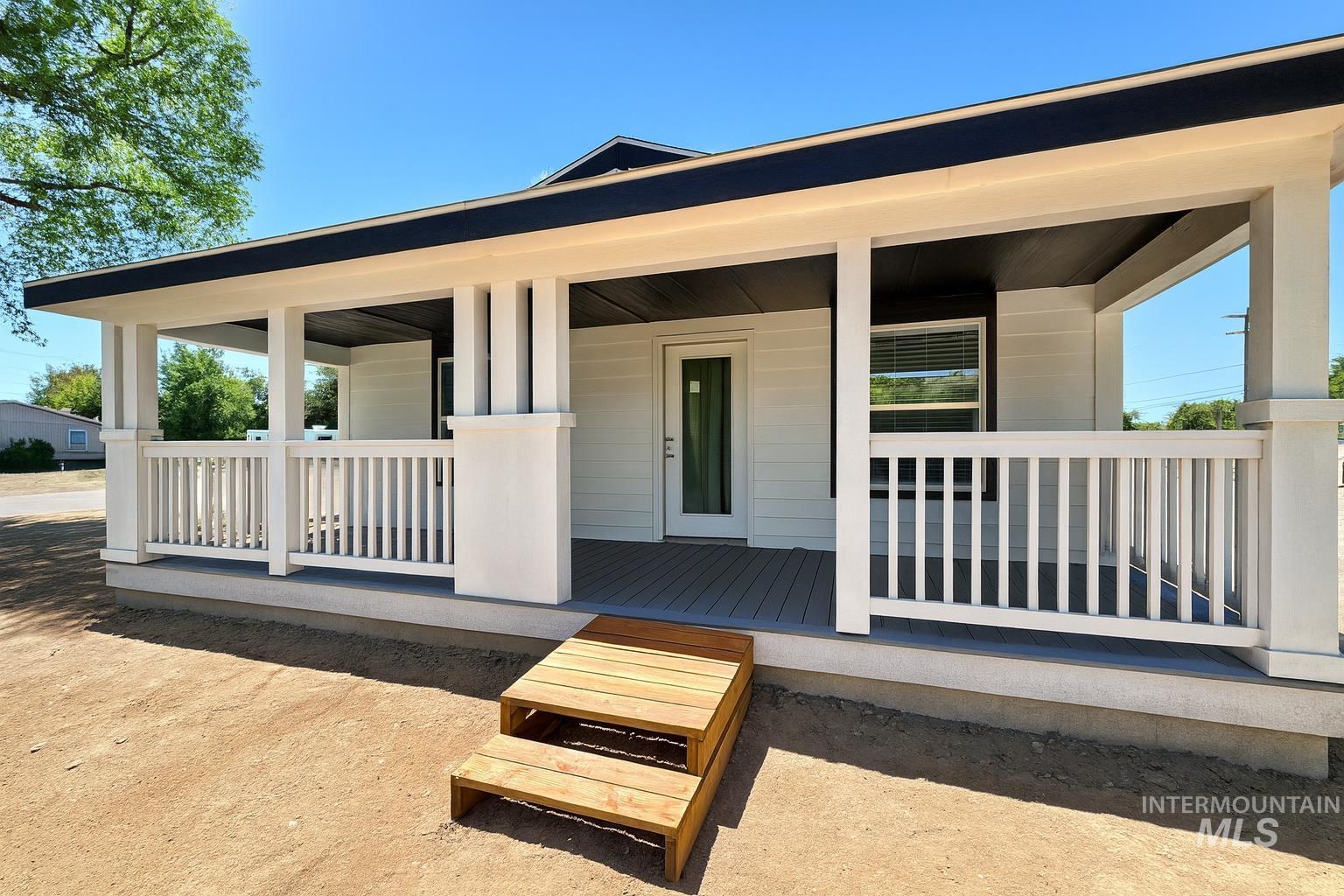 320 E Arthur Ave, Glenns Ferry, Idaho 83623, 2 Bedrooms, 2 Bathrooms, Residential For Sale, Price $325,000, 98953952