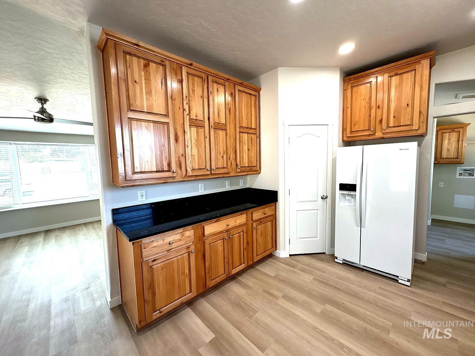 320 E Arthur Ave, Glenns Ferry, Idaho 83623, 2 Bedrooms, 2 Bathrooms, Residential For Sale, Price $325,000,MLS 98953952