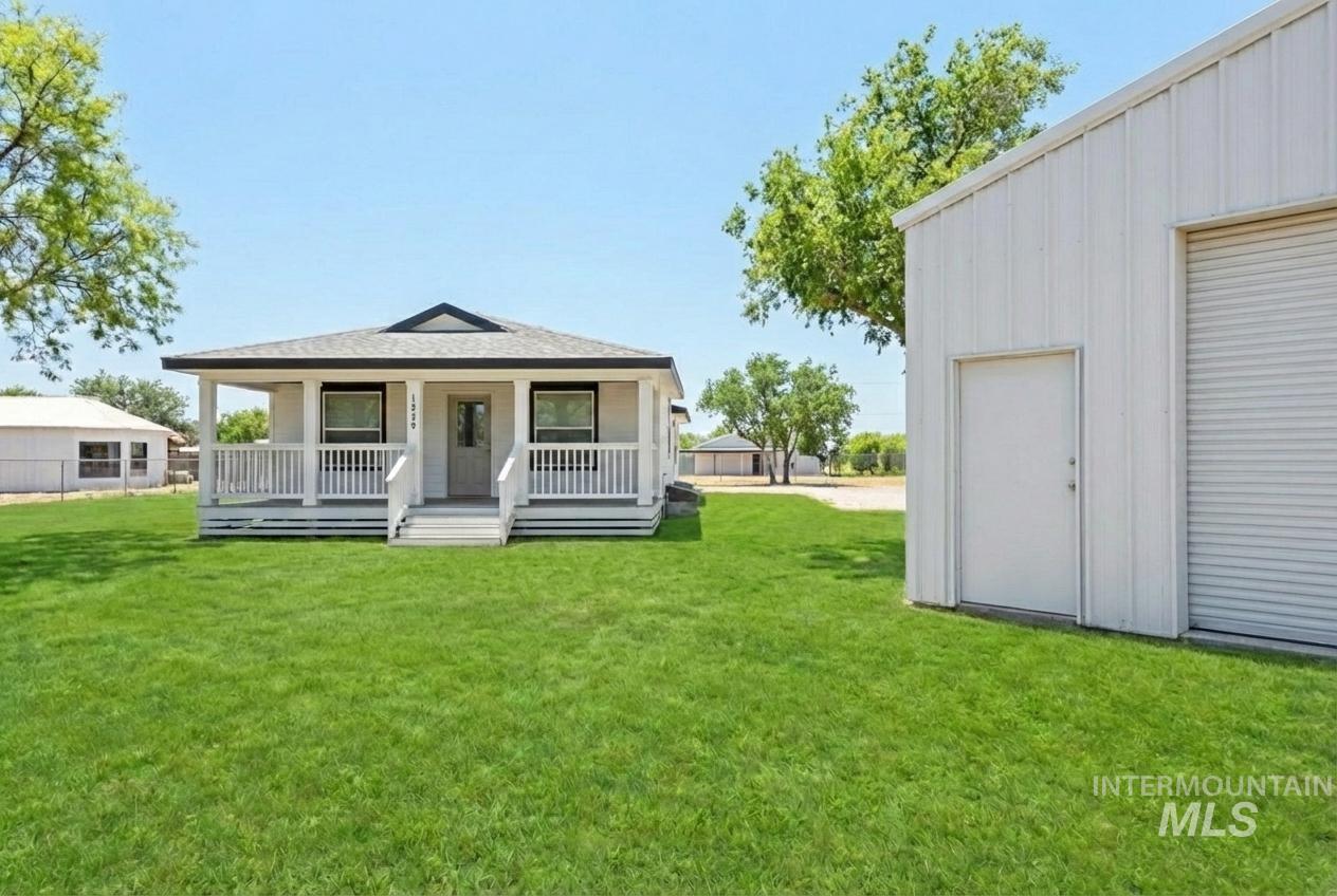 320 E Arthur Ave, Glenns Ferry, Idaho 83623, 2 Bedrooms, 2 Bathrooms, Residential For Sale, Price $325,000, 98953952