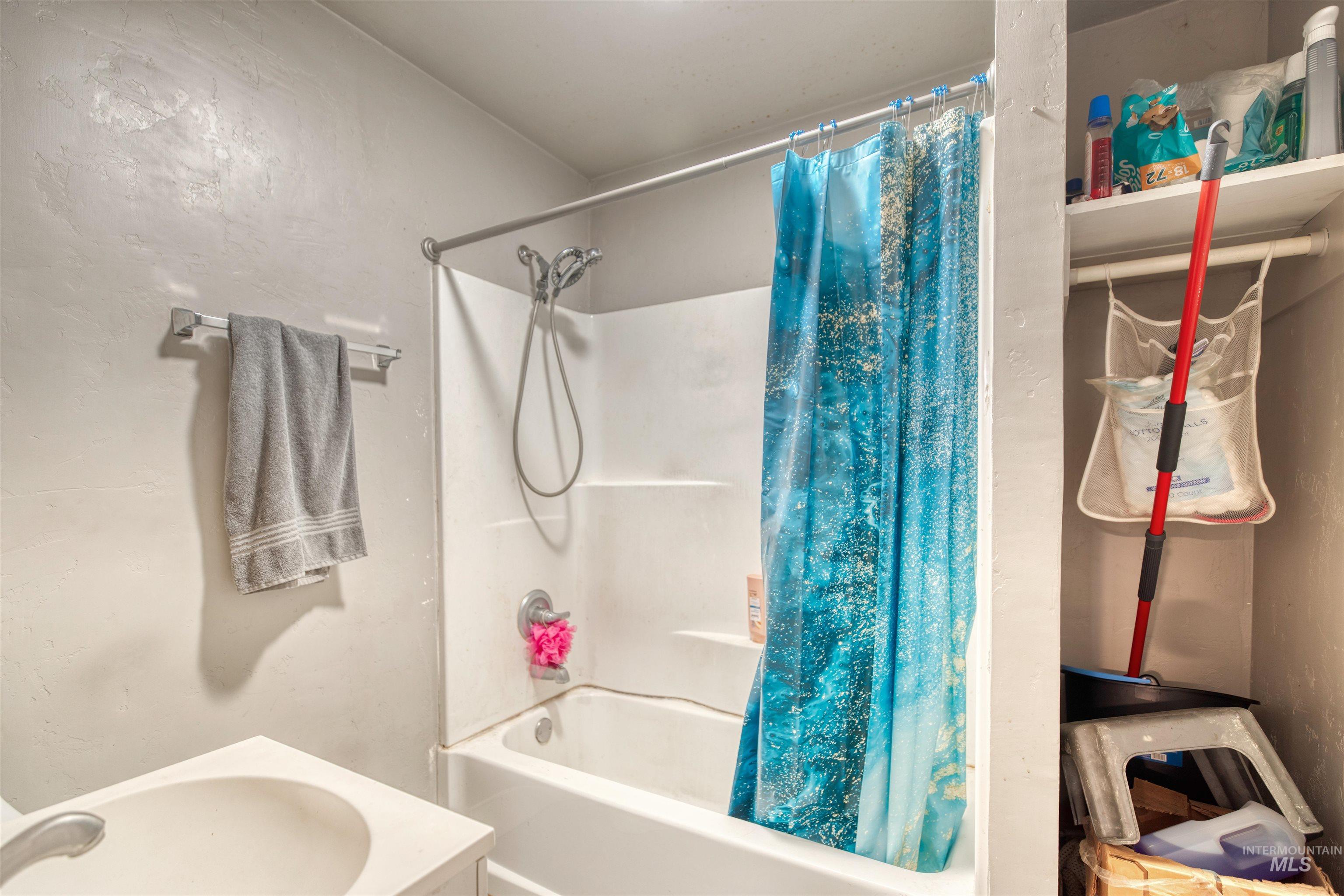 106 E Main St, Nyssa, Oregon 97913, 1 Bedroom, 1 Bathroom, Residential Income For Sale, Price $425,000,MLS 98954000