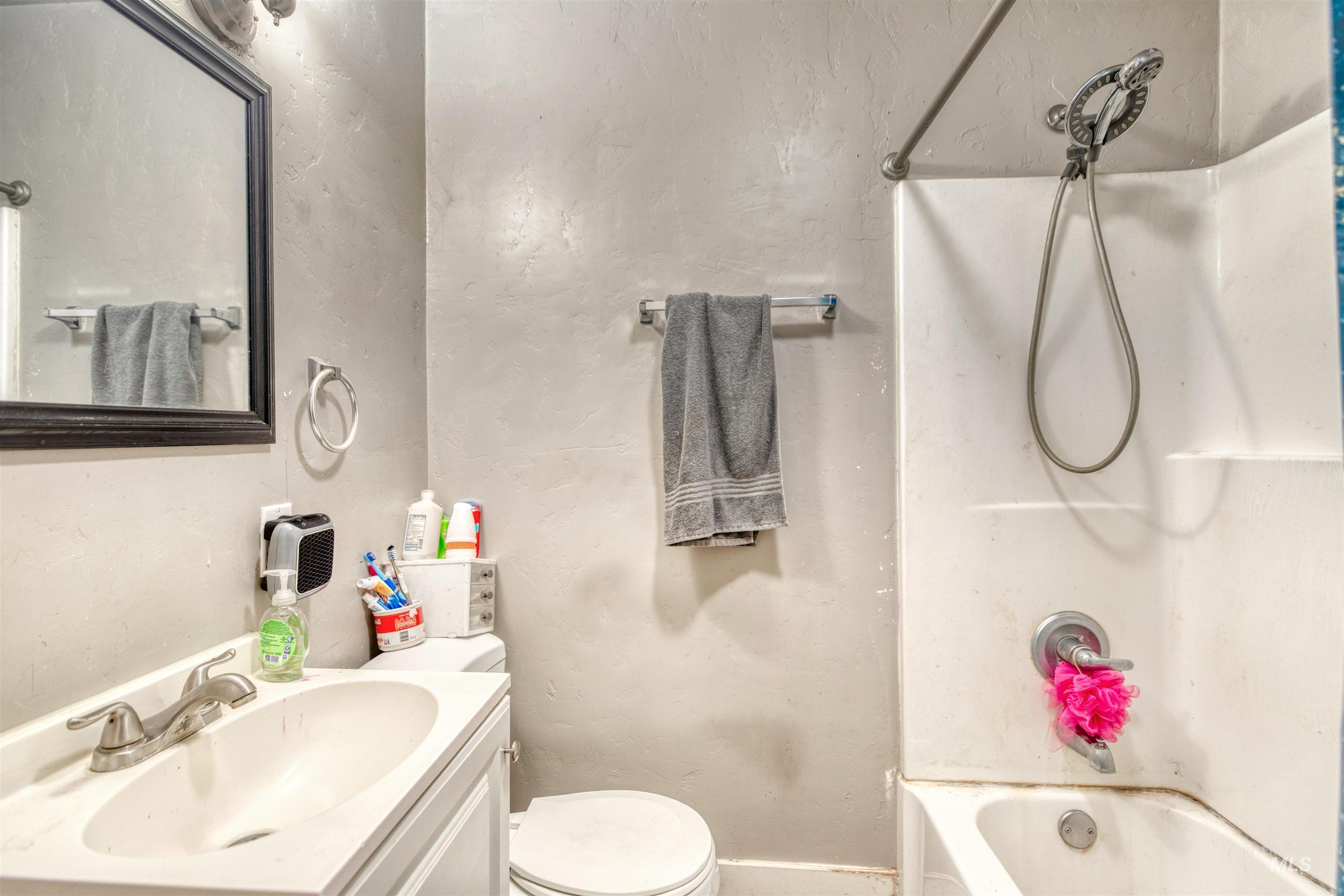 106 E Main St, Nyssa, Oregon 97913, 1 Bedroom, 1 Bathroom, Residential Income For Sale, Price $425,000,MLS 98954000