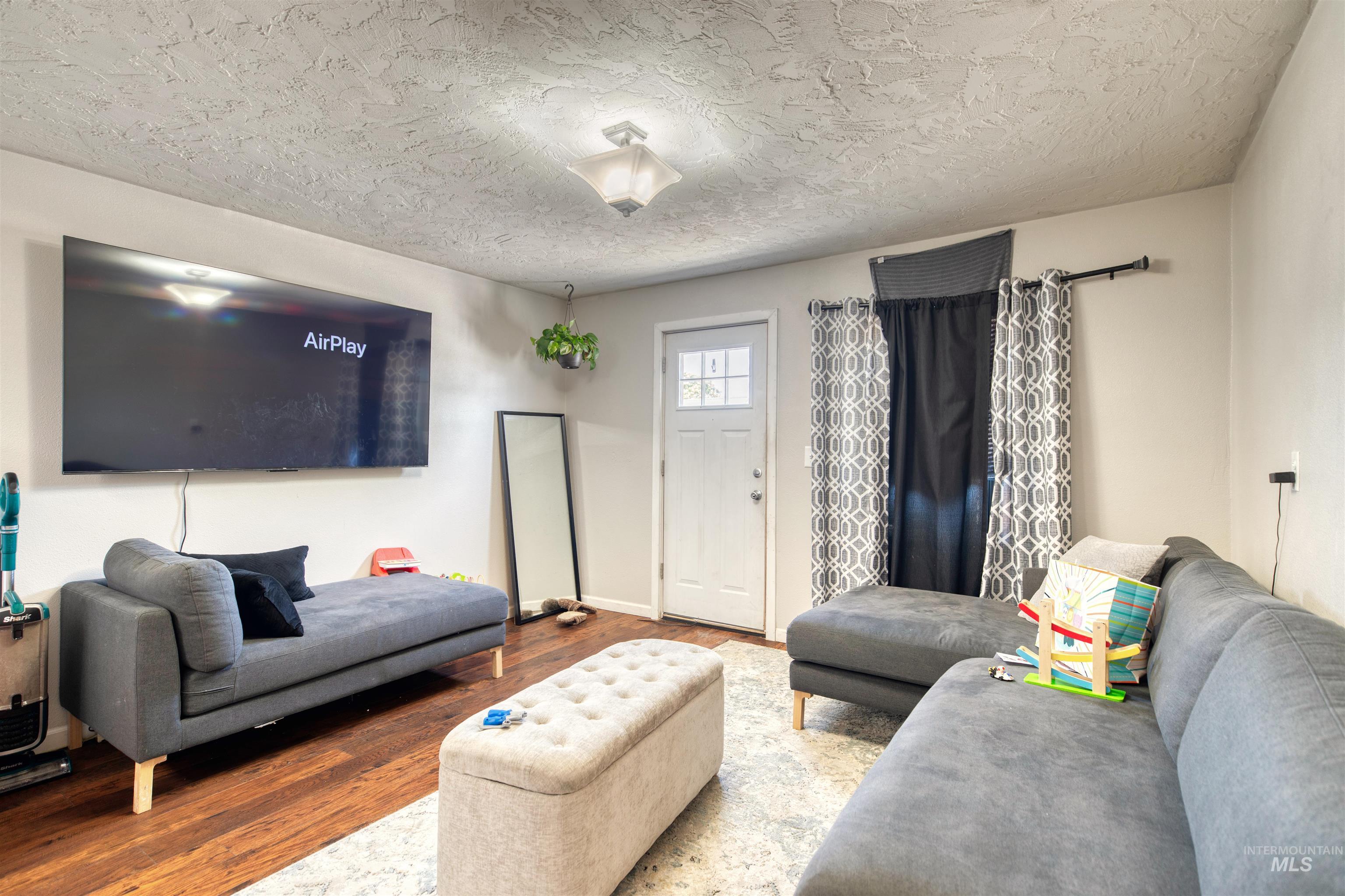 106 E Main St, Nyssa, Oregon 97913, 1 Bedroom, 1 Bathroom, Residential Income For Sale, Price $425,000,MLS 98954000