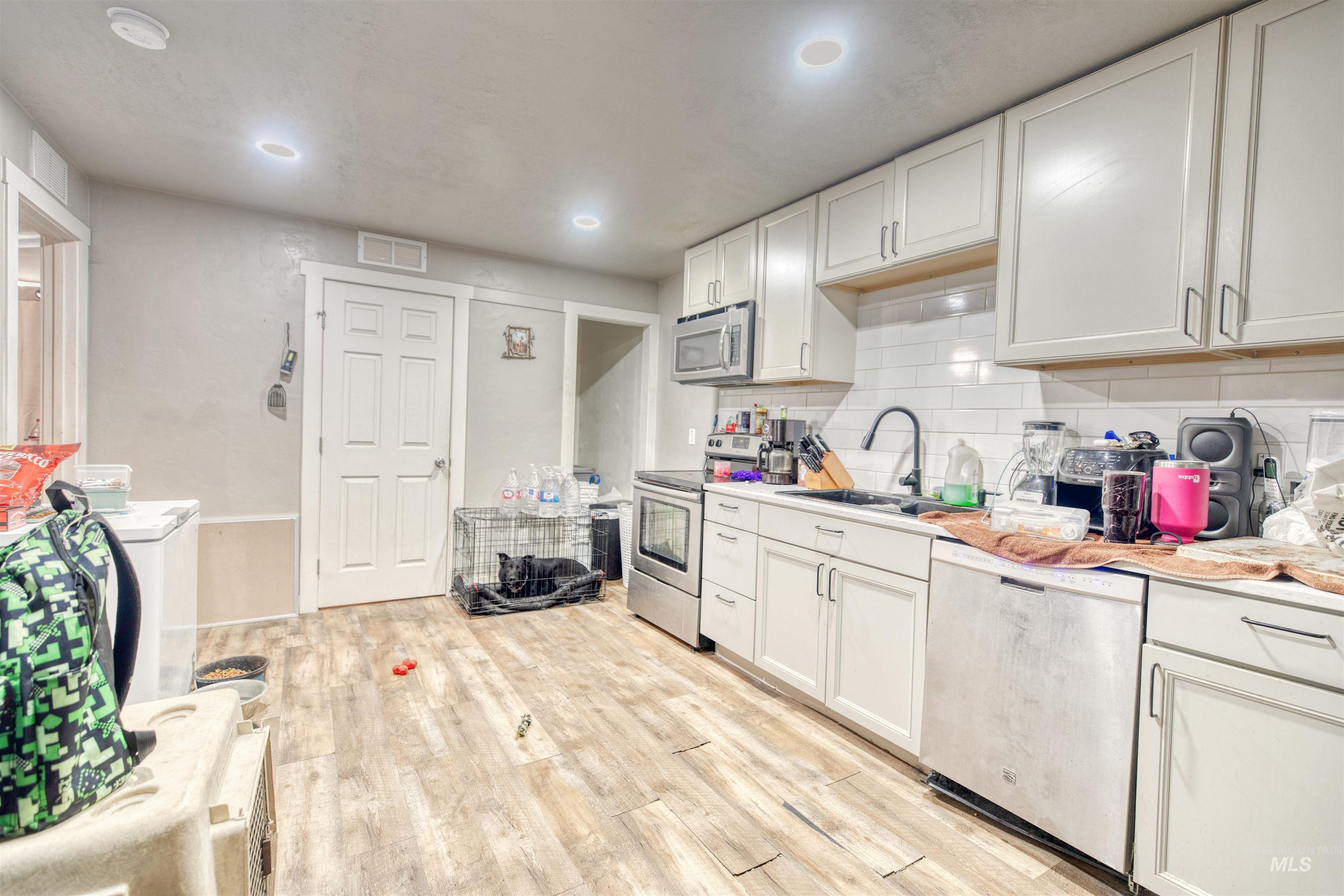 108 E Main St, Nyssa, Oregon 97913, 1 Bedroom, 1 Bathroom, Residential Income For Sale, Price $275,000,MLS 98954002