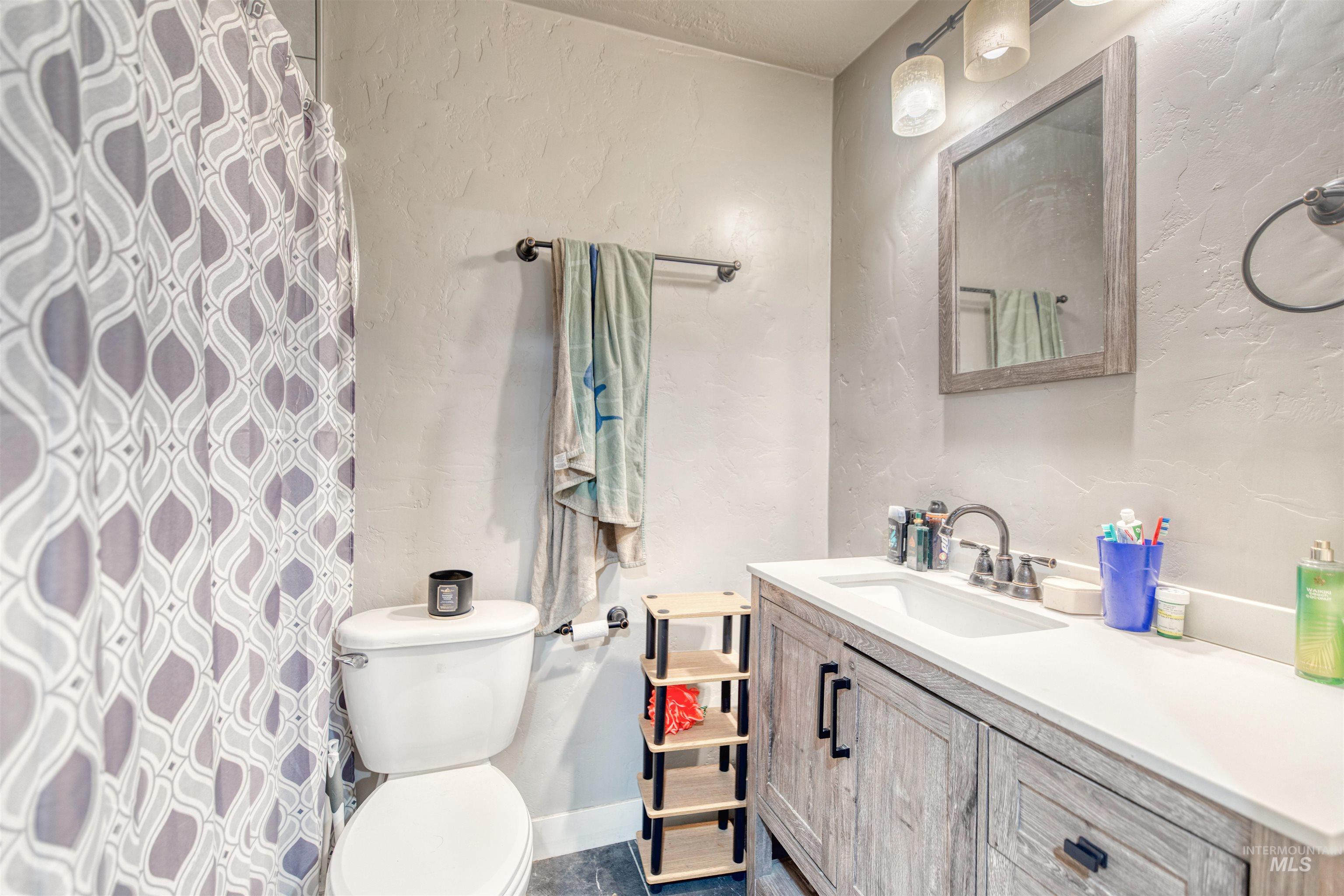 108 E Main St, Nyssa, Oregon 97913, 1 Bedroom, 1 Bathroom, Residential Income For Sale, Price $275,000,MLS 98954002