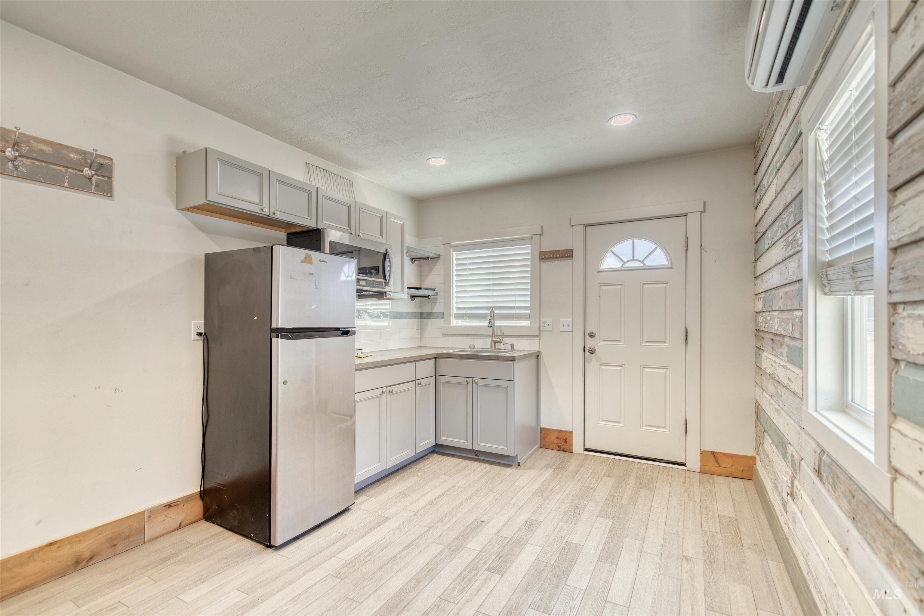 108 E Main St, Nyssa, Oregon 97913, 1 Bedroom, 1 Bathroom, Residential Income For Sale, Price $275,000,MLS 98954002