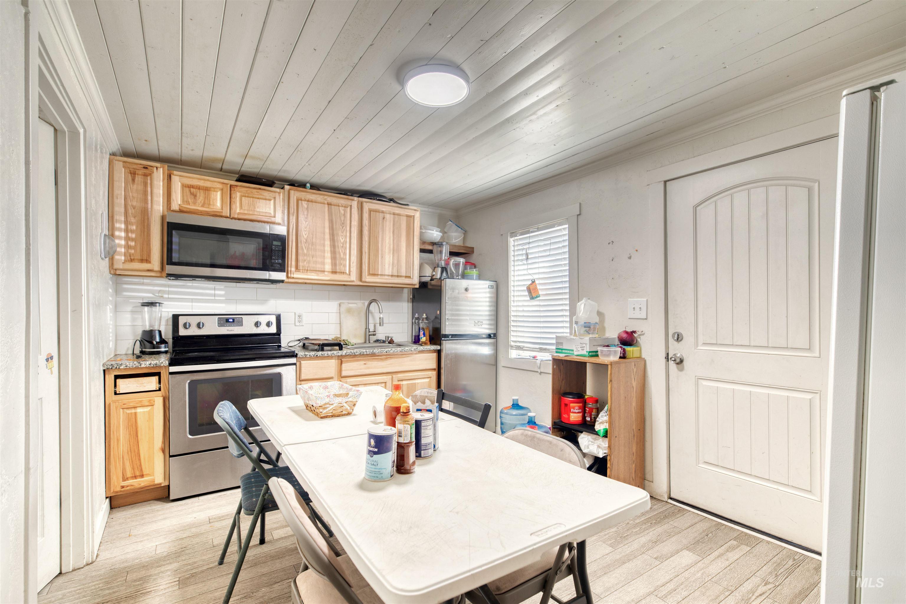 110 E Main St, Nyssa, Oregon 97913, 2 Bedrooms, 1 Bathroom, Residential Income For Sale, Price $280,000,MLS 98954008